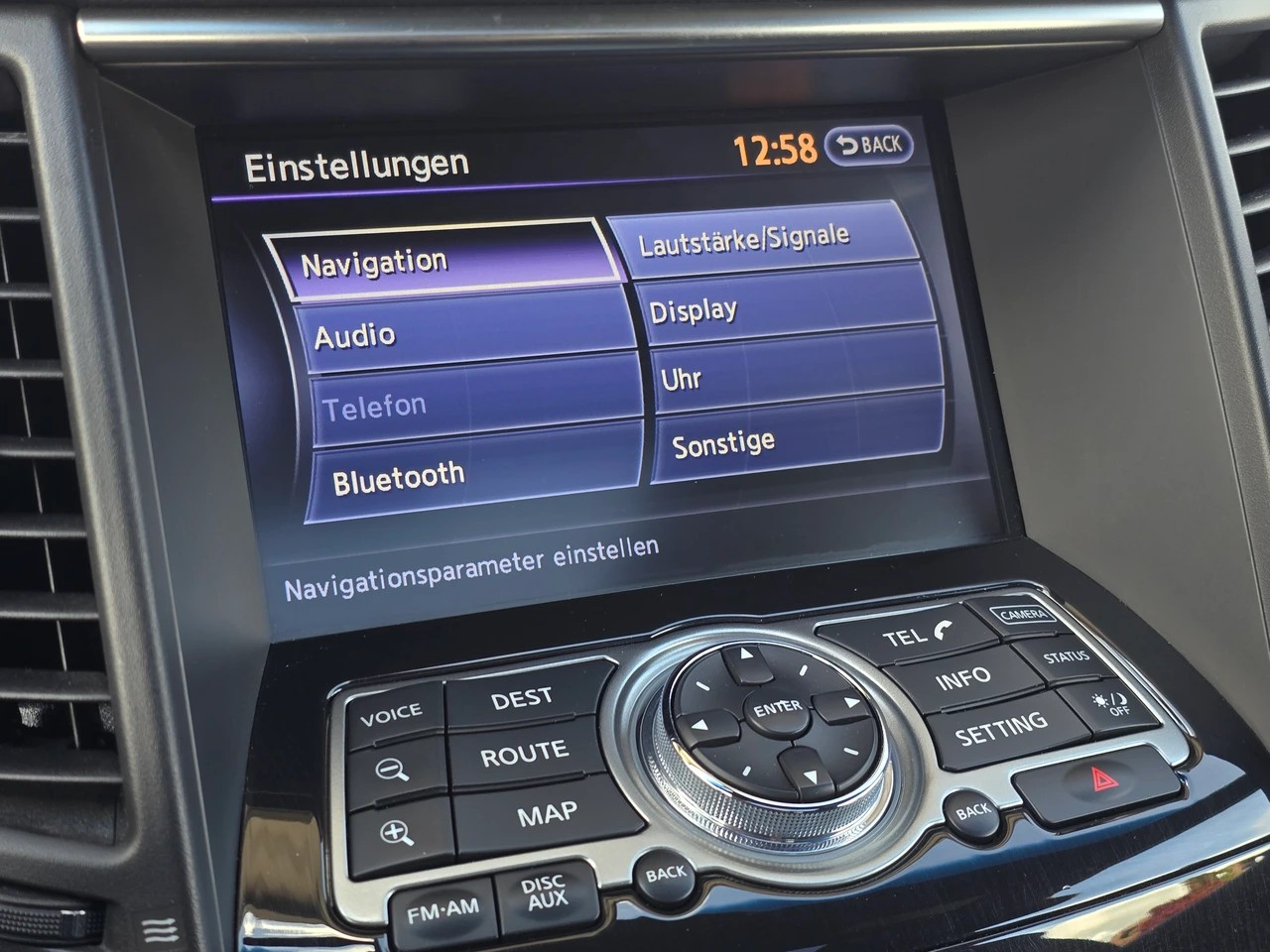 INFINITI QX70 3.7 S Premium AWD Automatic-image-21