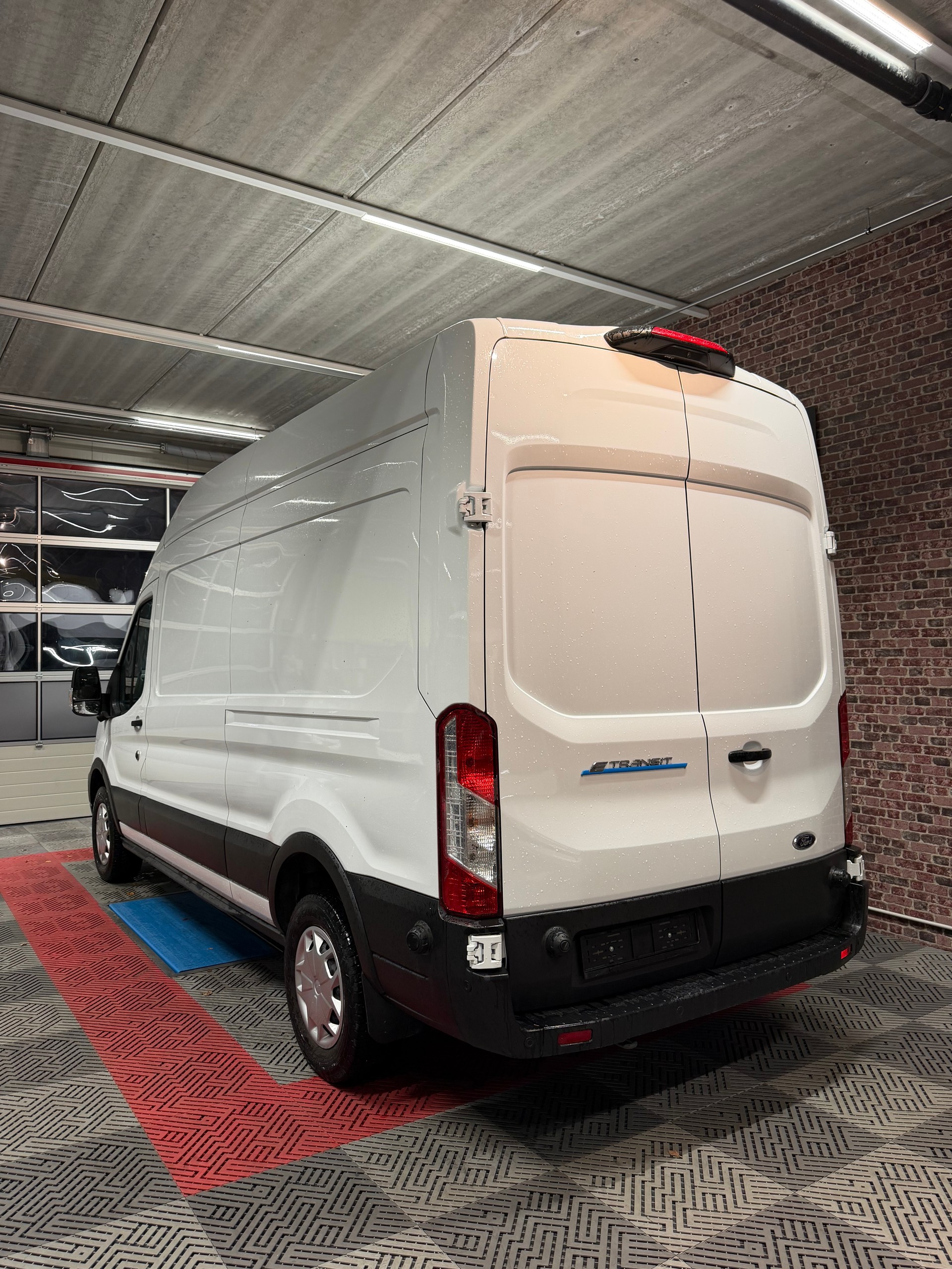 FORD E-Transit Van 350 L3 H3 Trend RWD 68kWh-image-2