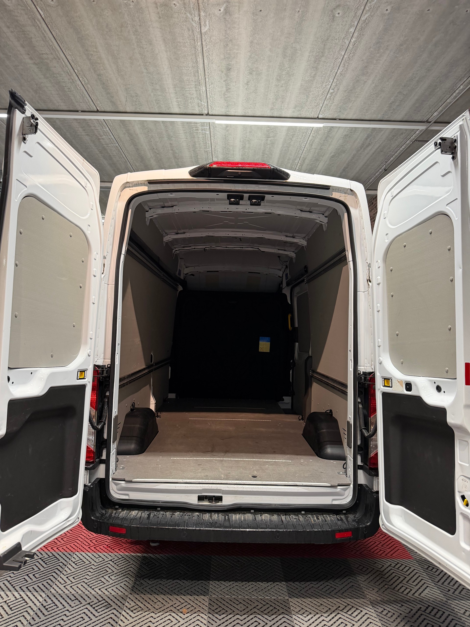 FORD E-Transit Van 350 L3 H3 Trend RWD 68kWh-image-4