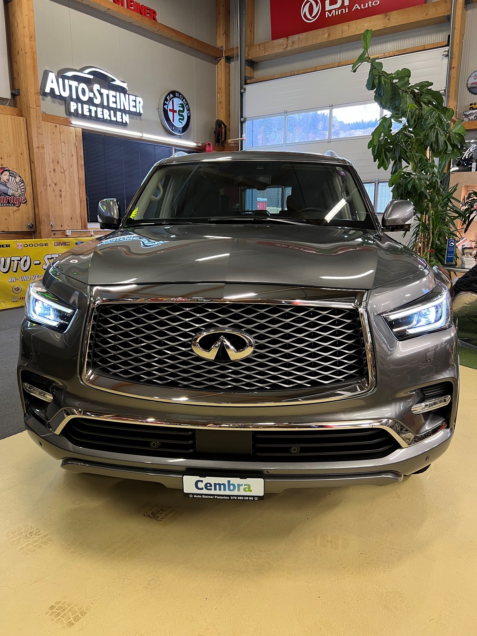 INFINITI CH GEPRÜFT !! QX-80 ALLRAD 7 PLÄTZER SUV. VOLL OPTIONEN. NUR 19`800 KM.LEASING 890.--image-12