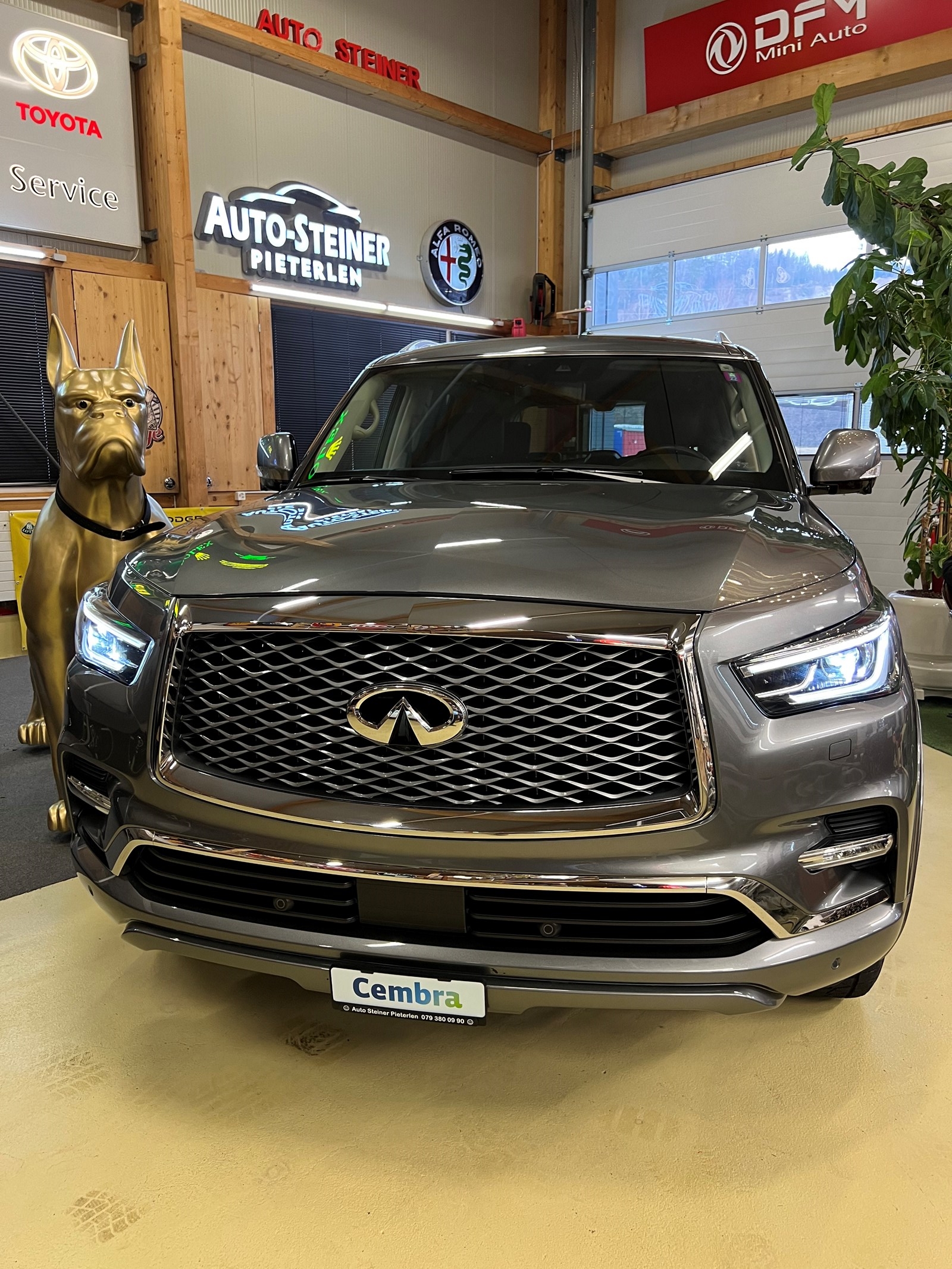 INFINITI CH GEPRÜFT !! QX-80 ALLRAD 7 PLÄTZER SUV. VOLL OPTIONEN. NUR 19`800 KM.LEASING 890.--image-8