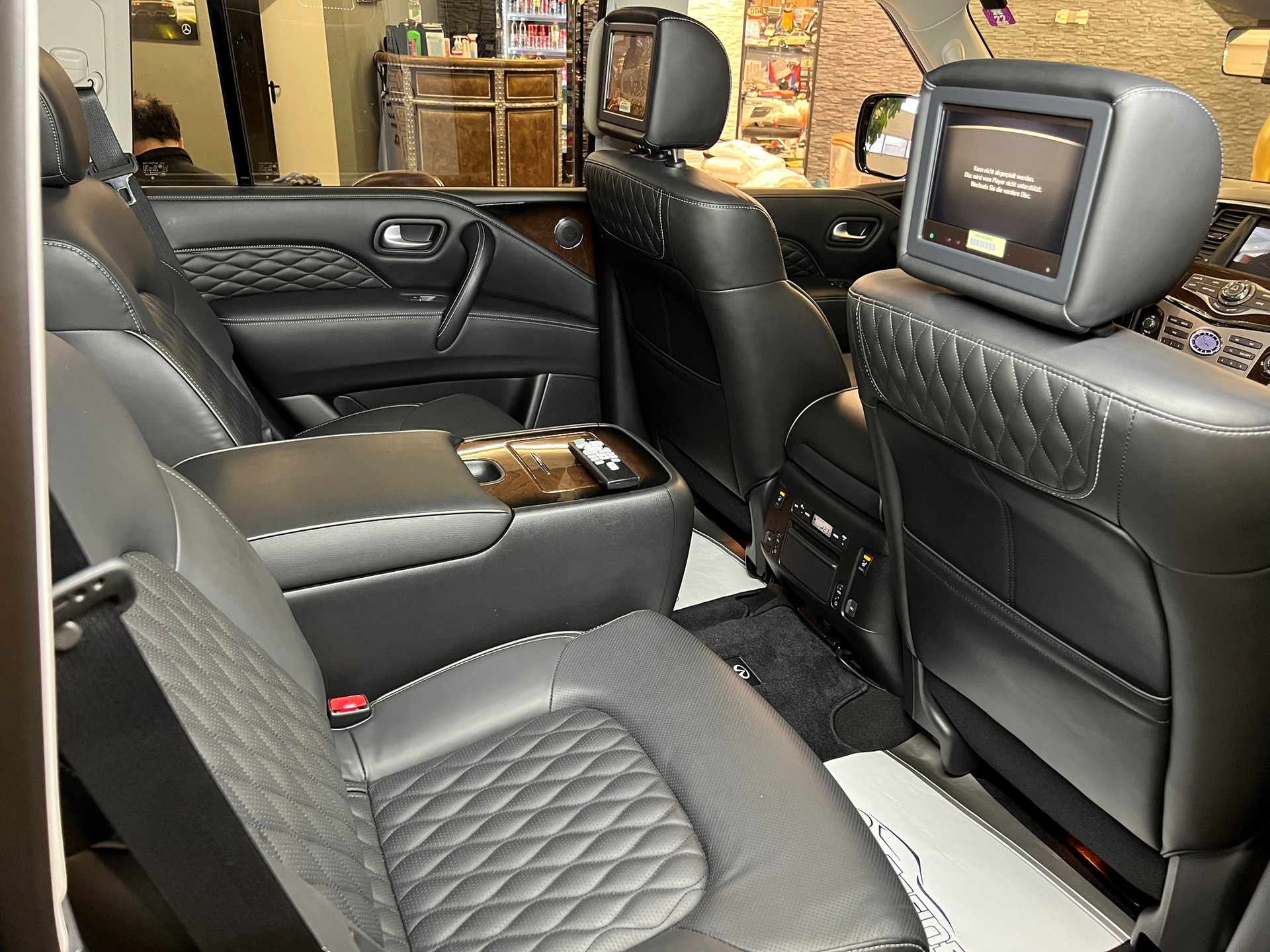 INFINITI CH GEPRÜFT !! QX-80 ALLRAD 7 PLÄTZER SUV. VOLL OPTIONEN. NUR 19`800 KM.LEASING 890.--image-19