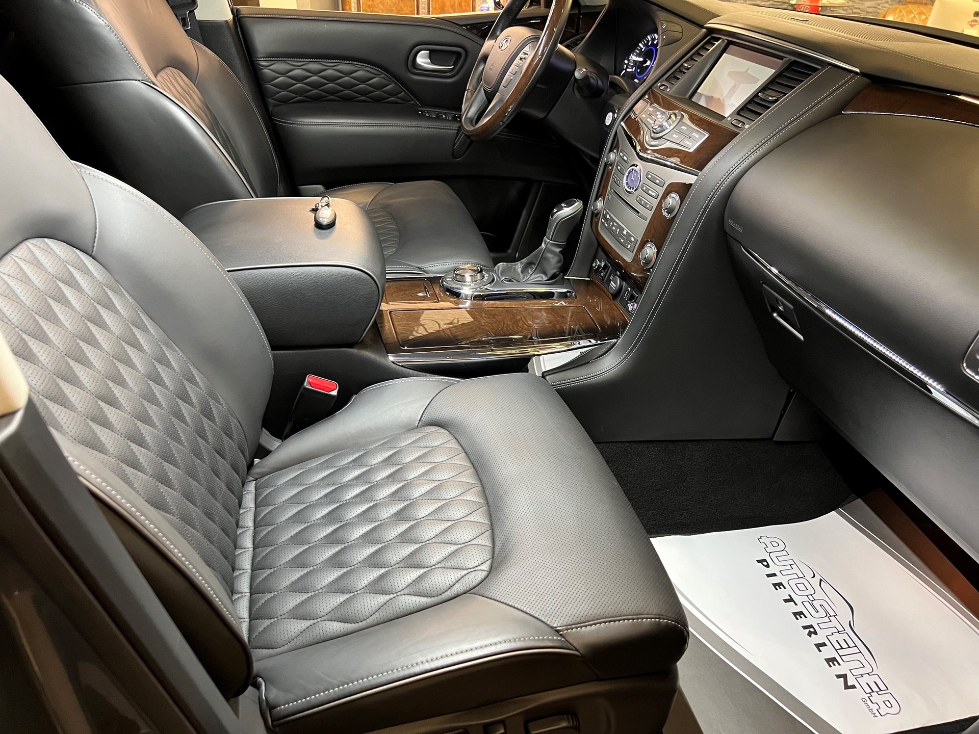 INFINITI CH GEPRÜFT !! QX-80 ALLRAD 7 PLÄTZER SUV. VOLL OPTIONEN. NUR 19`800 KM.LEASING 890.--image-4