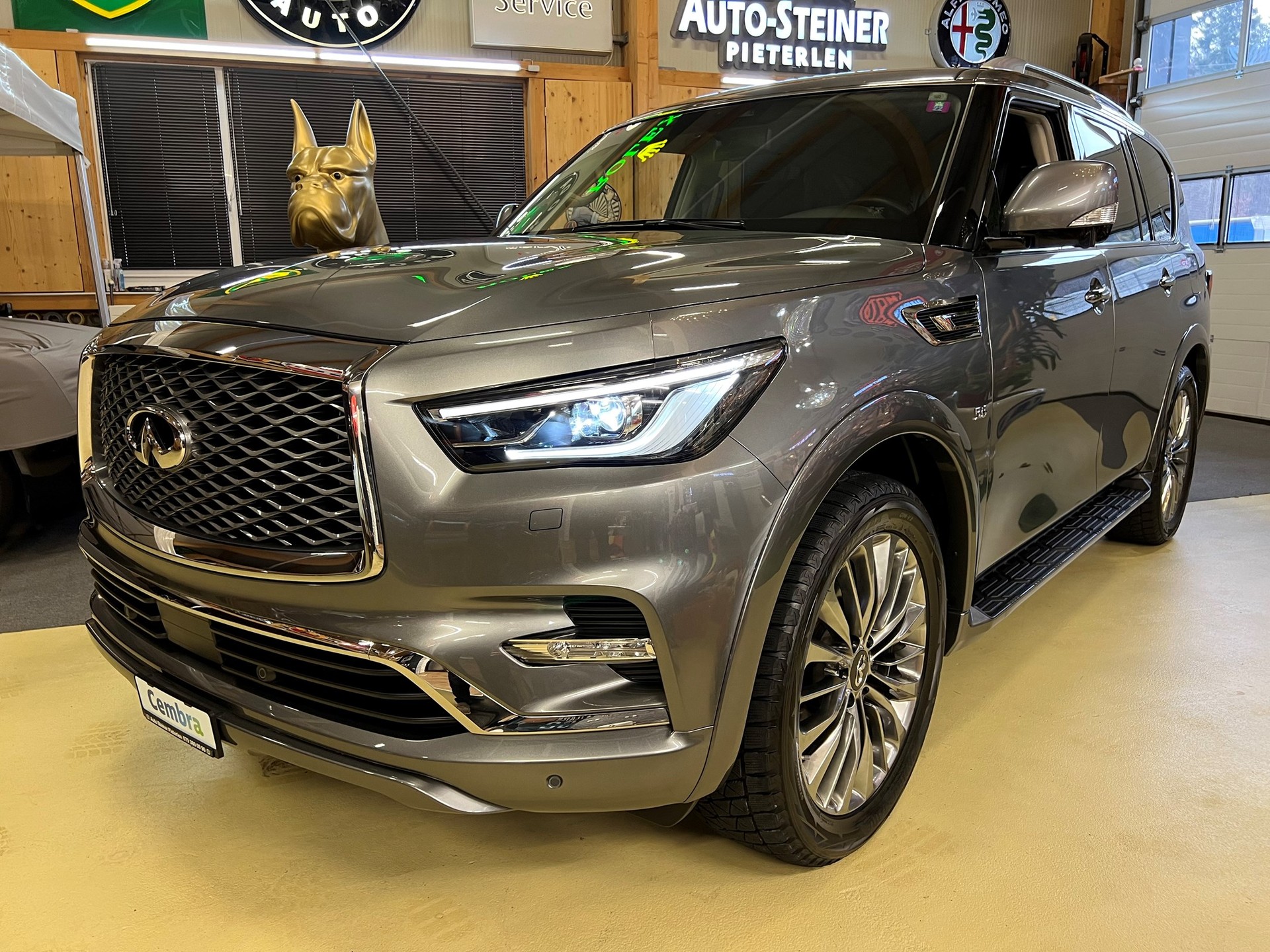 INFINITI CH GEPRÜFT !! QX-80 ALLRAD 7 PLÄTZER SUV. VOLL OPTIONEN. NUR 19`800 KM.LEASING 890.--showroom-element-3