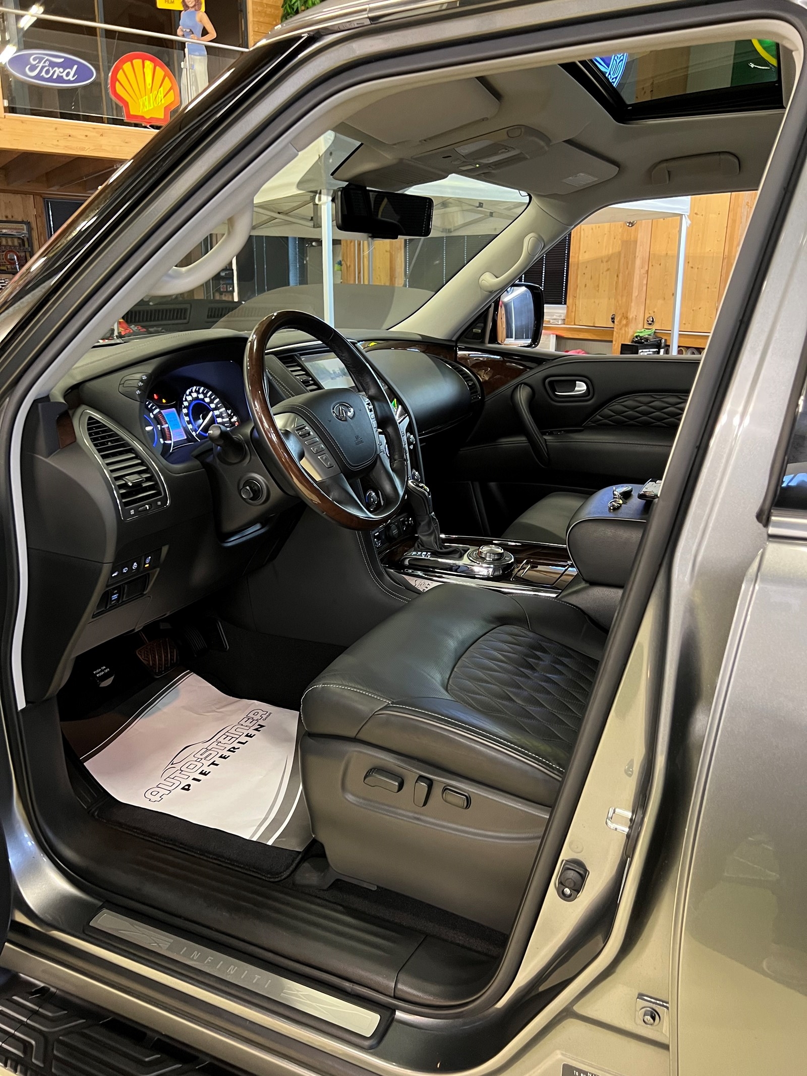 INFINITI CH GEPRÜFT !! QX-80 ALLRAD 7 PLÄTZER SUV. VOLL OPTIONEN. NUR 19`800 KM.LEASING 890.--image-22