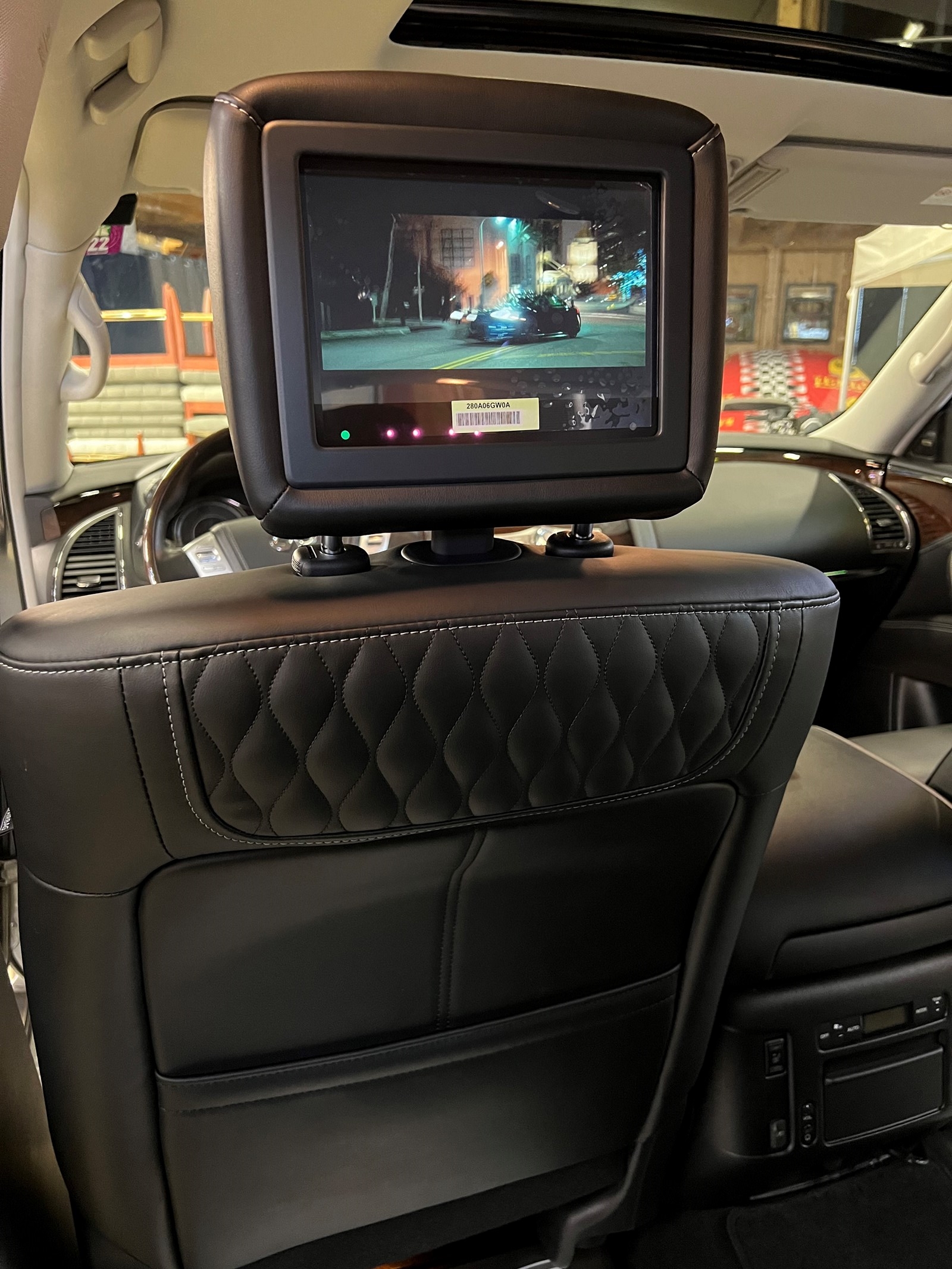 INFINITI CH GEPRÜFT !! QX-80 ALLRAD 7 PLÄTZER SUV. VOLL OPTIONEN. NUR 19`800 KM.LEASING 890.--image-30