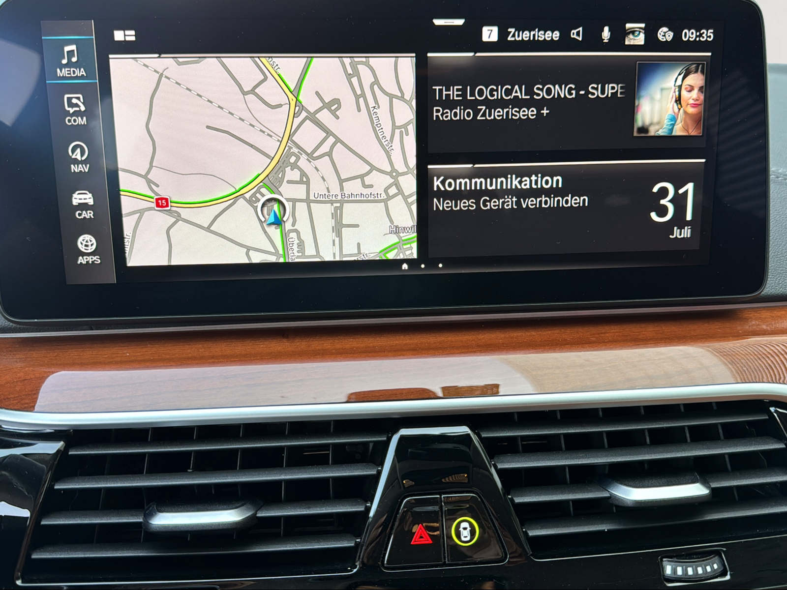 BMW 530e xDrive Touring Luxury Line Steptronic-image-8