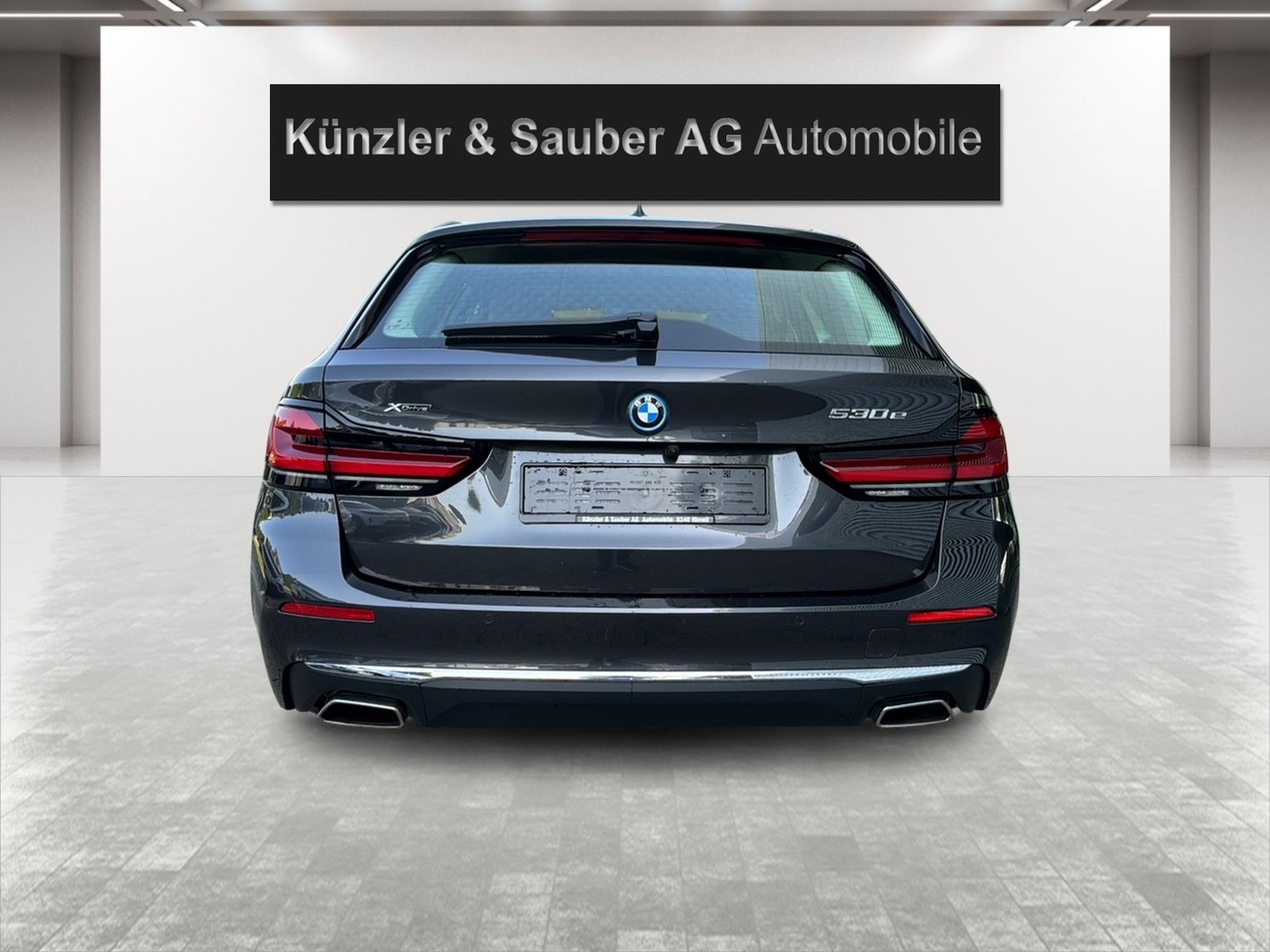 BMW 530e xDrive Touring Luxury Line Steptronic-image-22