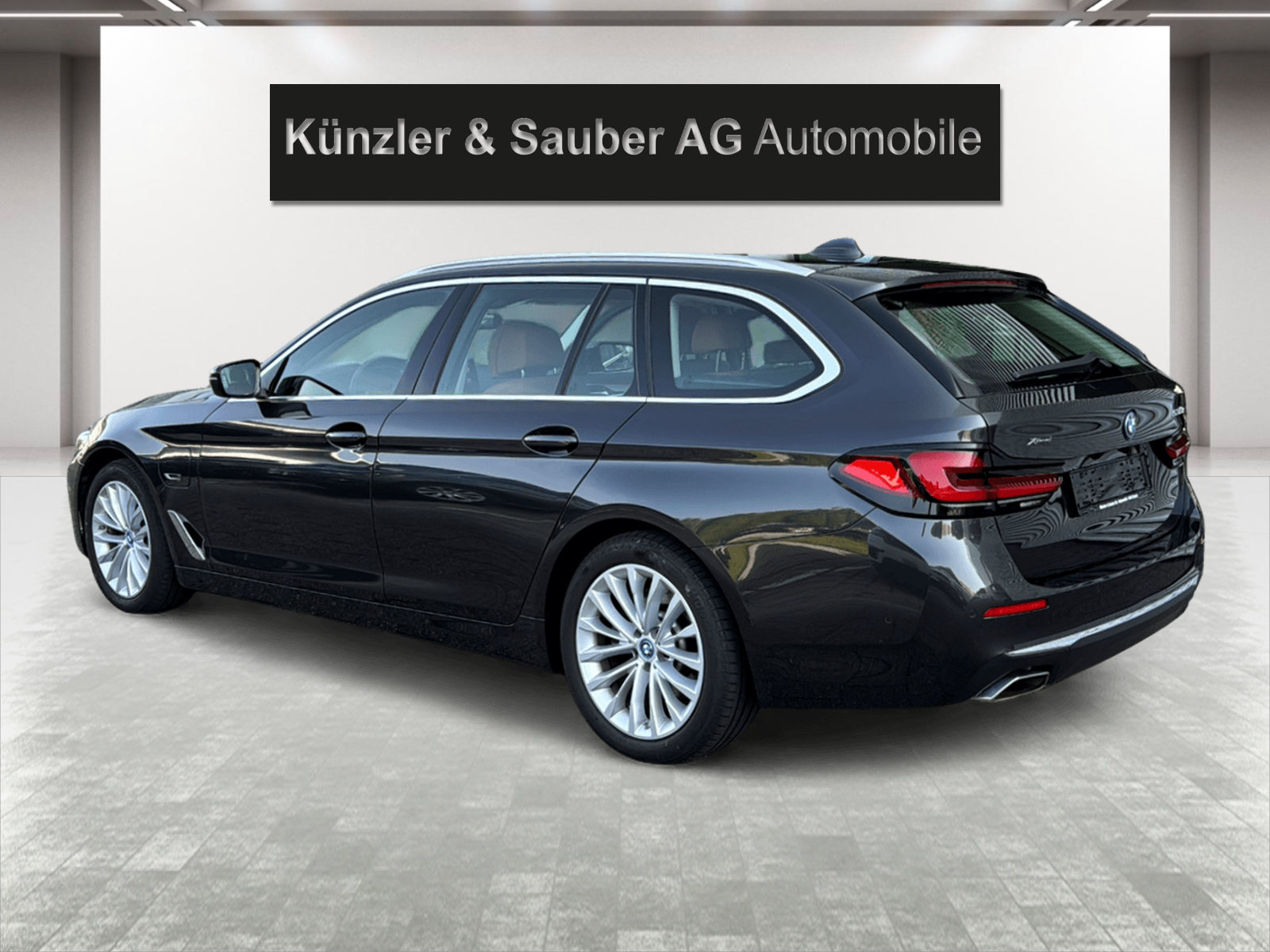 BMW 530e xDrive Touring Luxury Line Steptronic-image-7