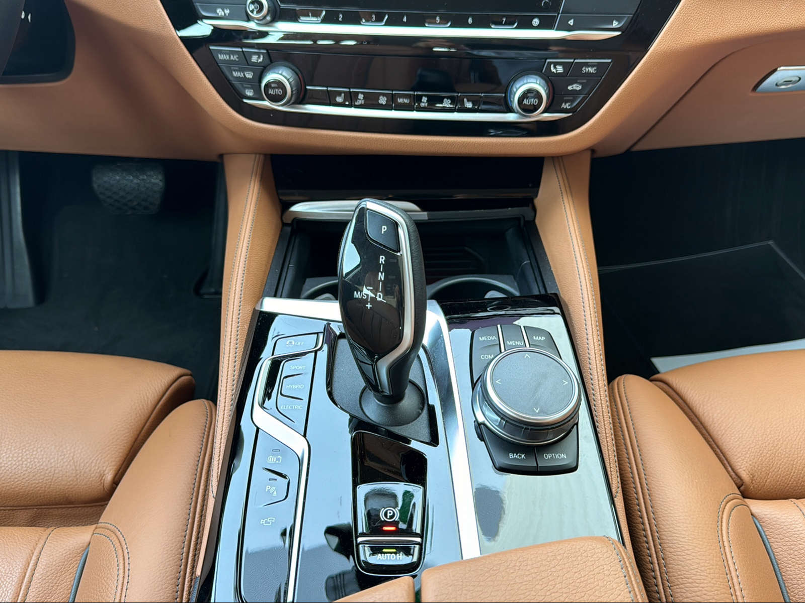 BMW 530e xDrive Touring Luxury Line Steptronic-image-14