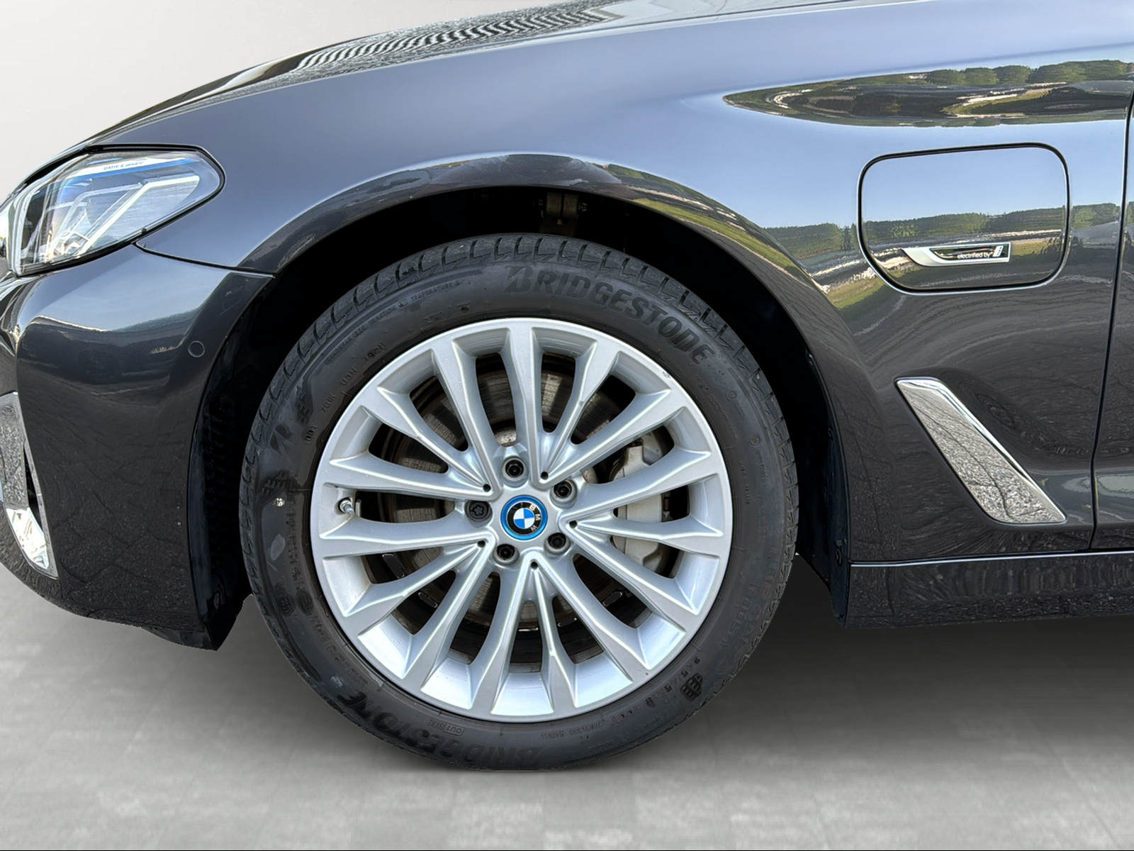 BMW 530e xDrive Touring Luxury Line Steptronic-image-6