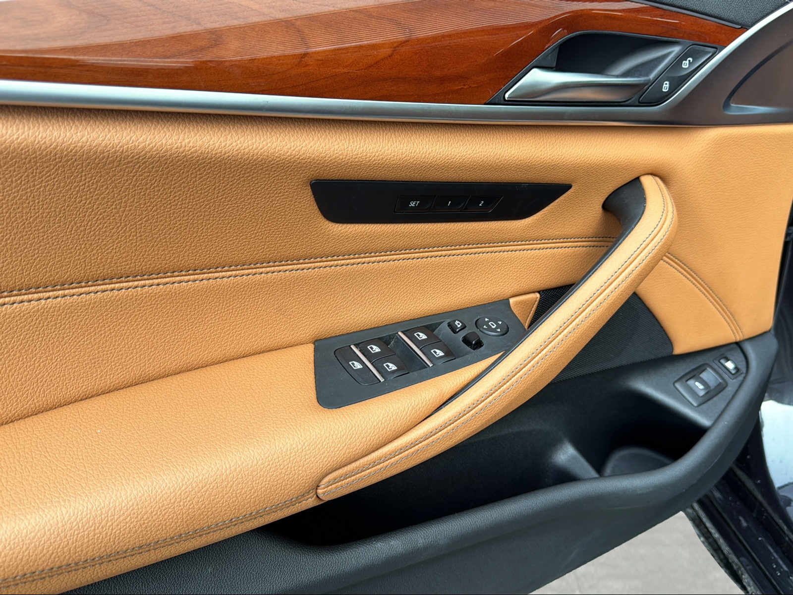 BMW 530e xDrive Touring Luxury Line Steptronic-image-11