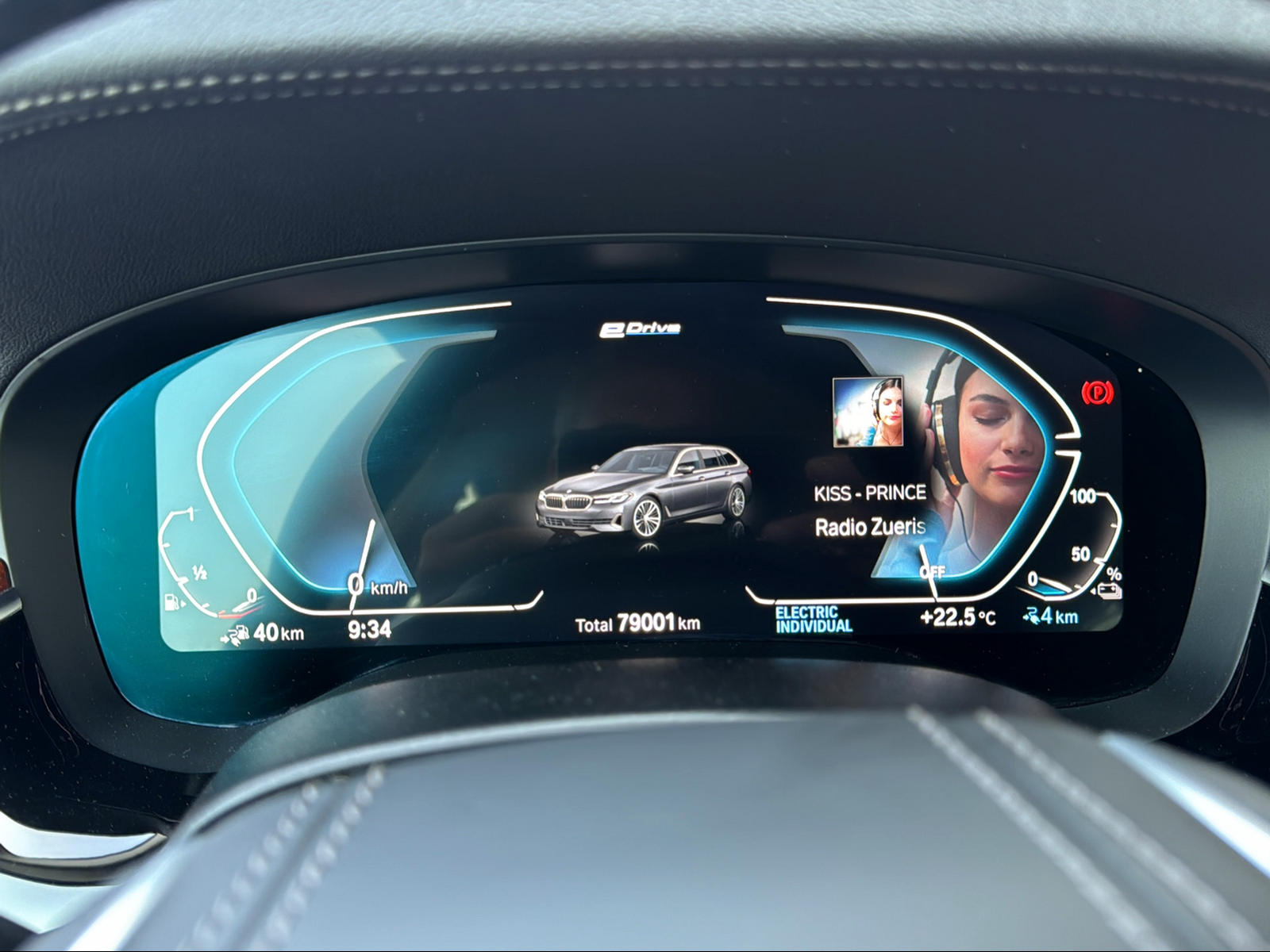 BMW 530e xDrive Touring Luxury Line Steptronic-image-9