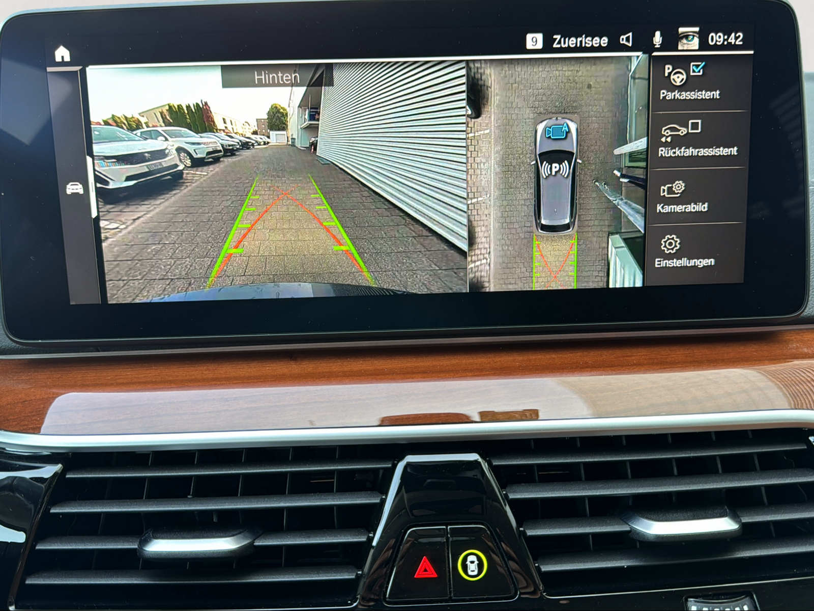 BMW 530e xDrive Touring Luxury Line Steptronic-image-12