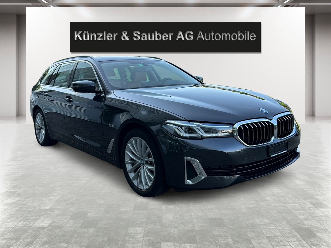 BMW 530e xDrive Touring Luxury Line Steptronic-image-20