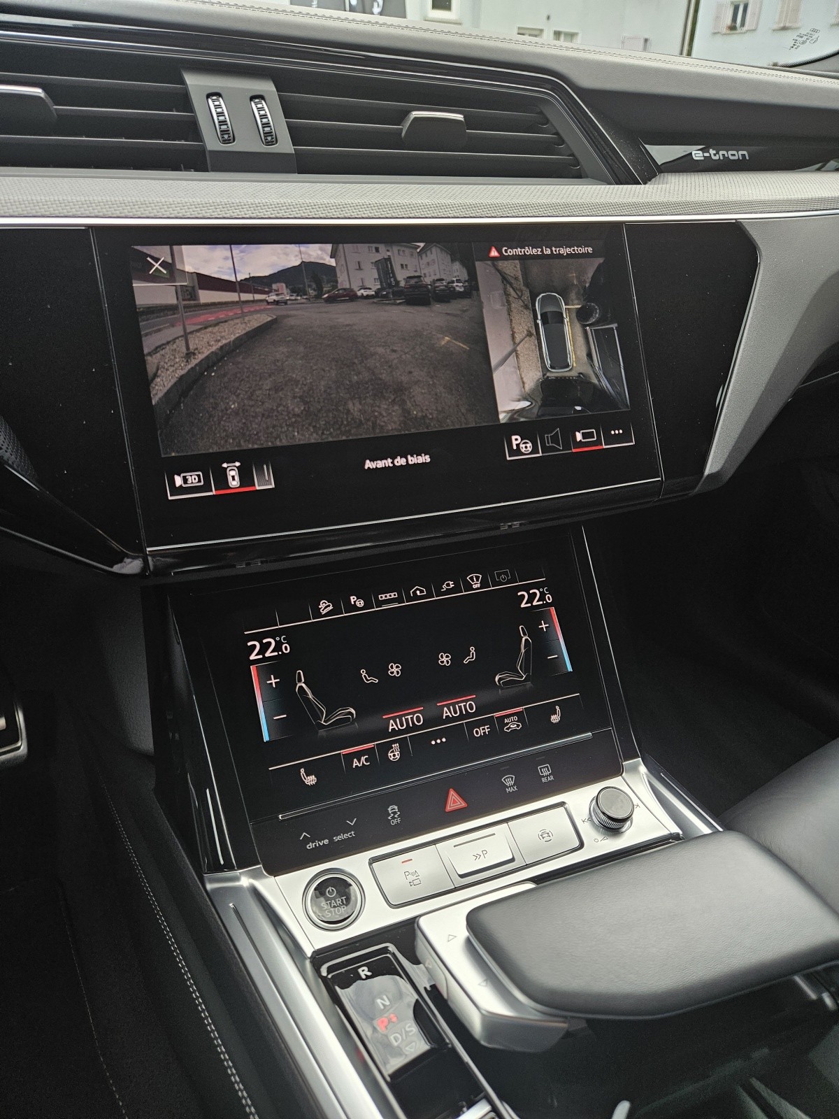 AUDI Q8 55 e-tron S line quattro-image-9