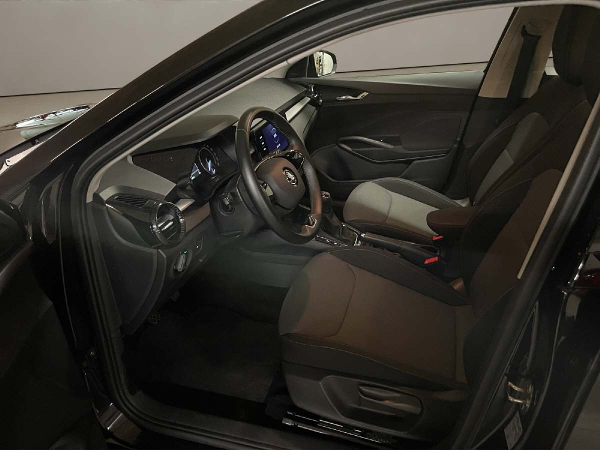 SKODA Fabia 1.0 TSI Ambition-image-4