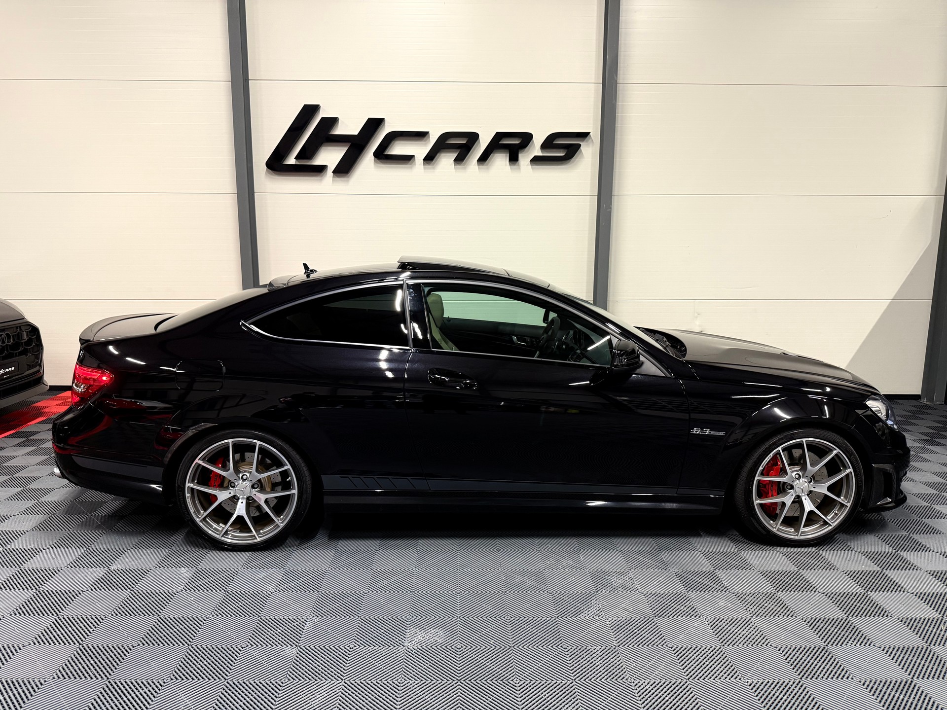 MERCEDES-BENZ C 63 Coupé AMG Edition 507 Speedshift MCT-image-4
