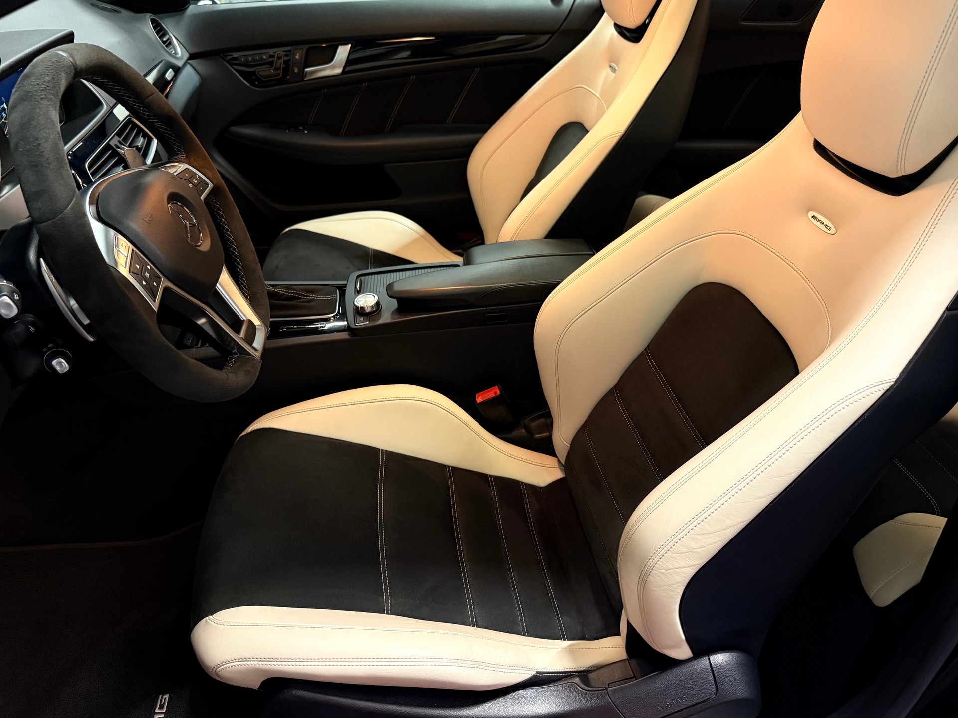 MERCEDES-BENZ C 63 Coupé AMG Edition 507 Speedshift MCT-image-12
