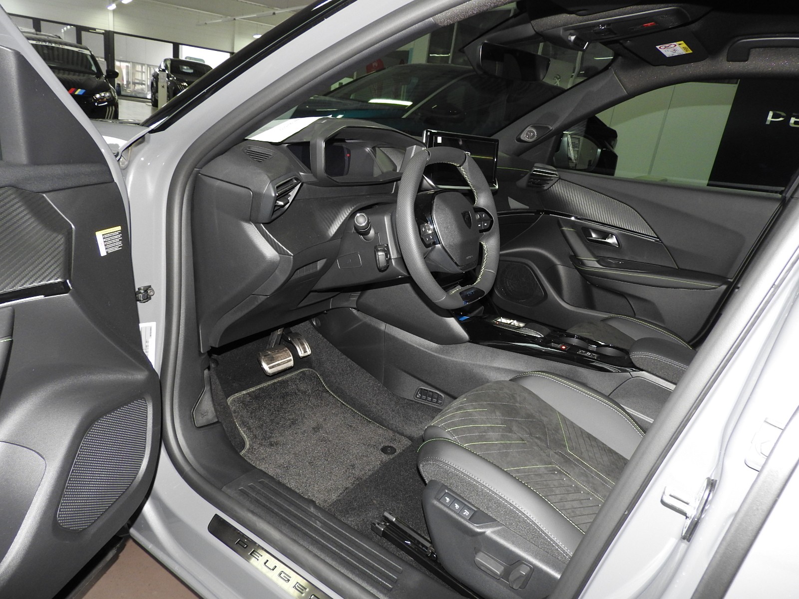 PEUGEOT 2008 156 e 54 kWh GT-image-5