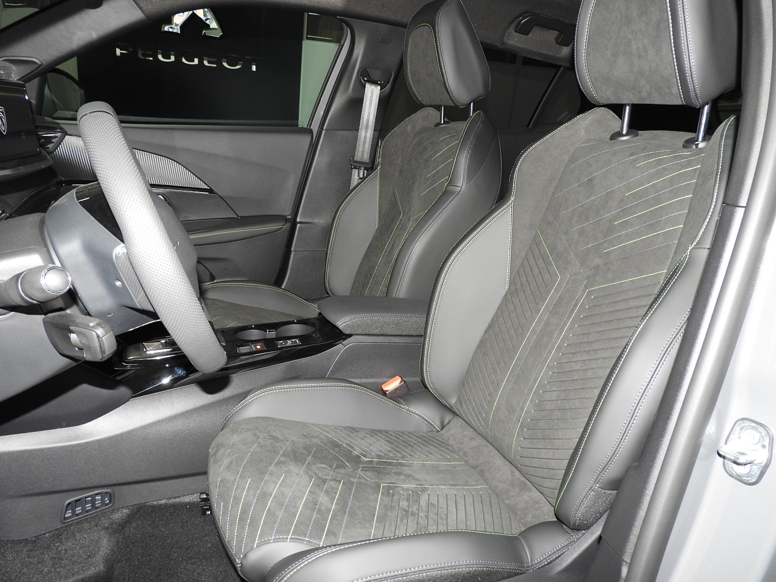 PEUGEOT 2008 156 e 54 kWh GT-image-6