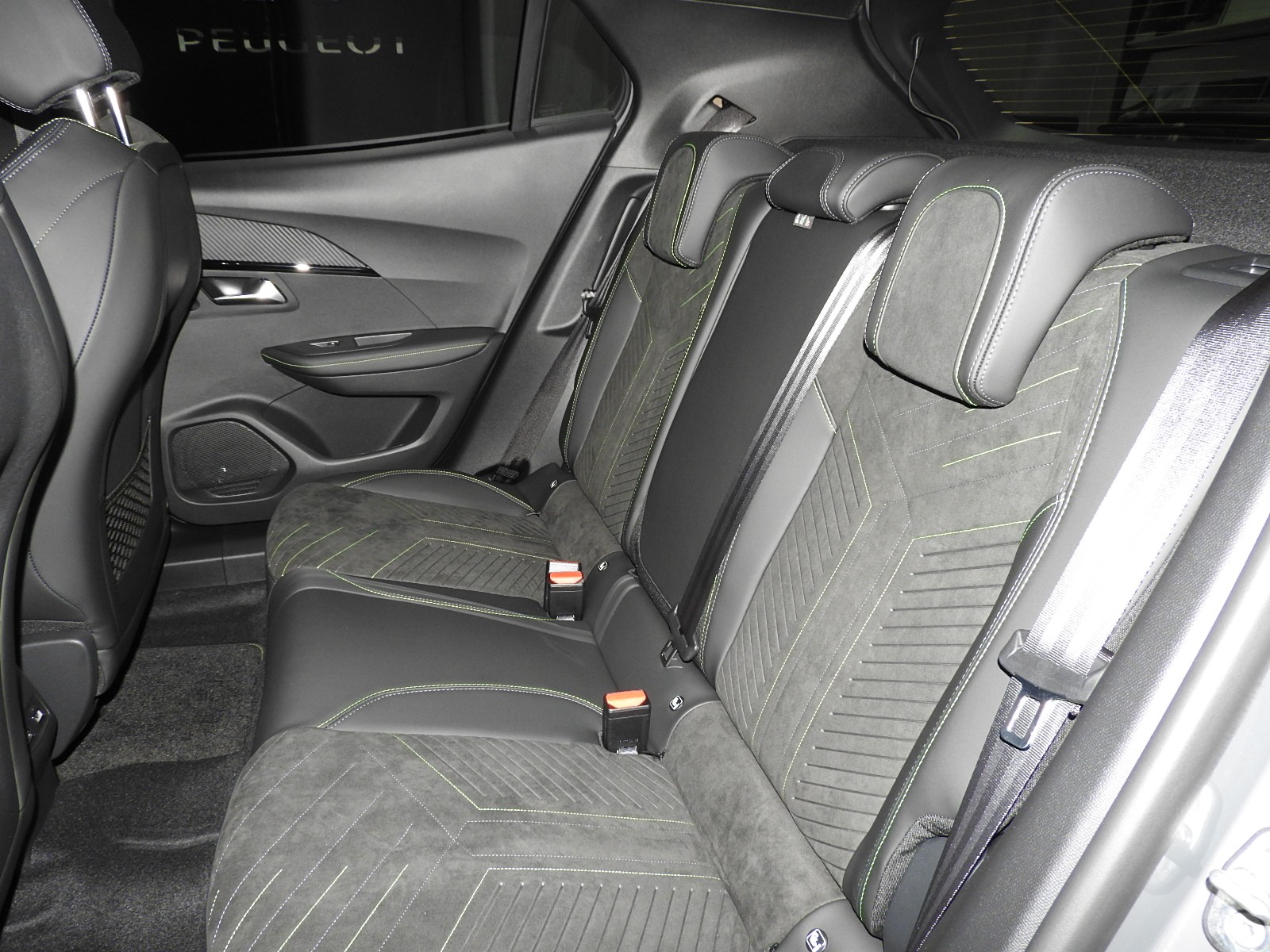 PEUGEOT 2008 156 e 54 kWh GT-image-7
