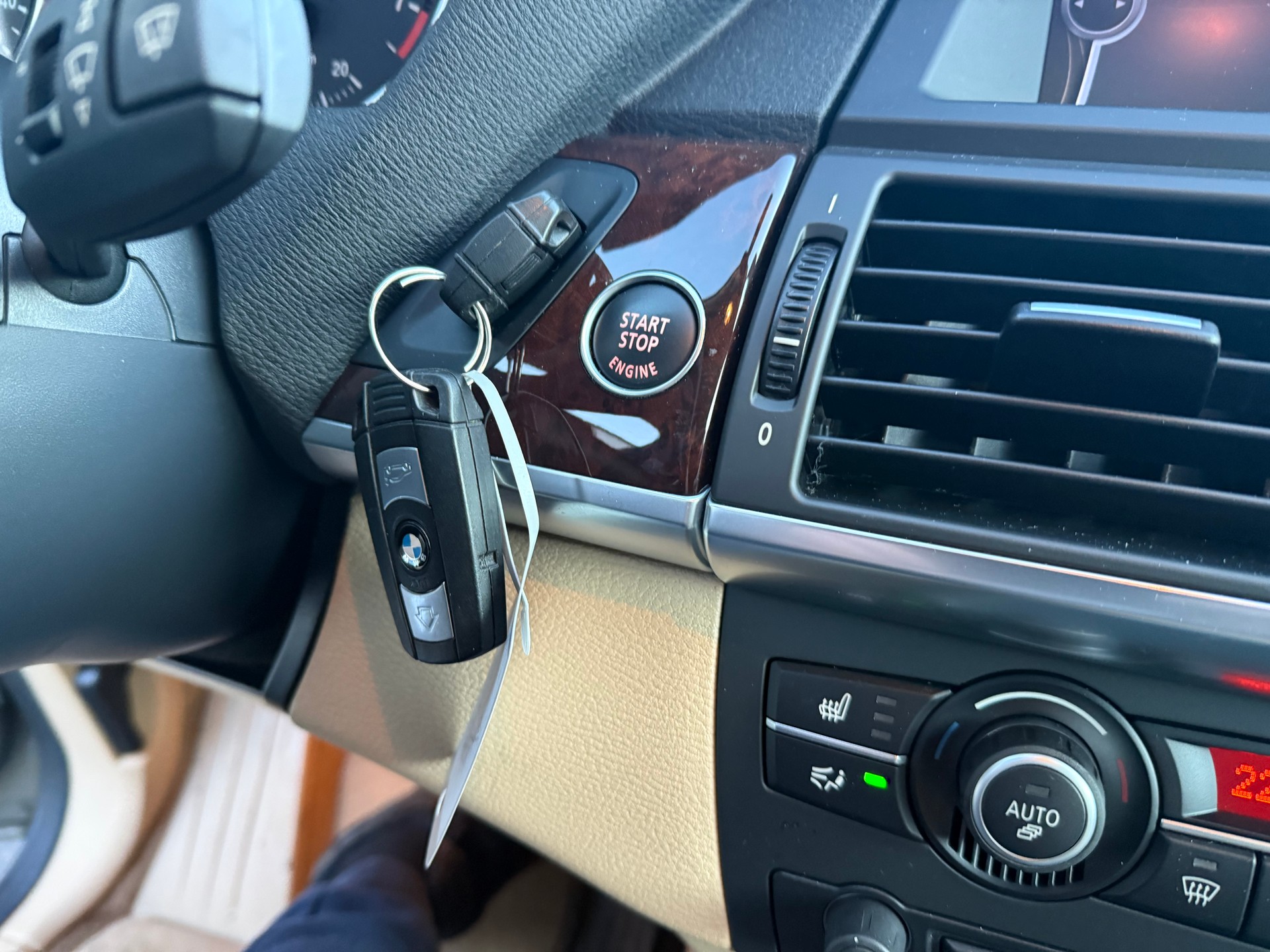 BMW X5 xDrive 35i Steptronic-image-24