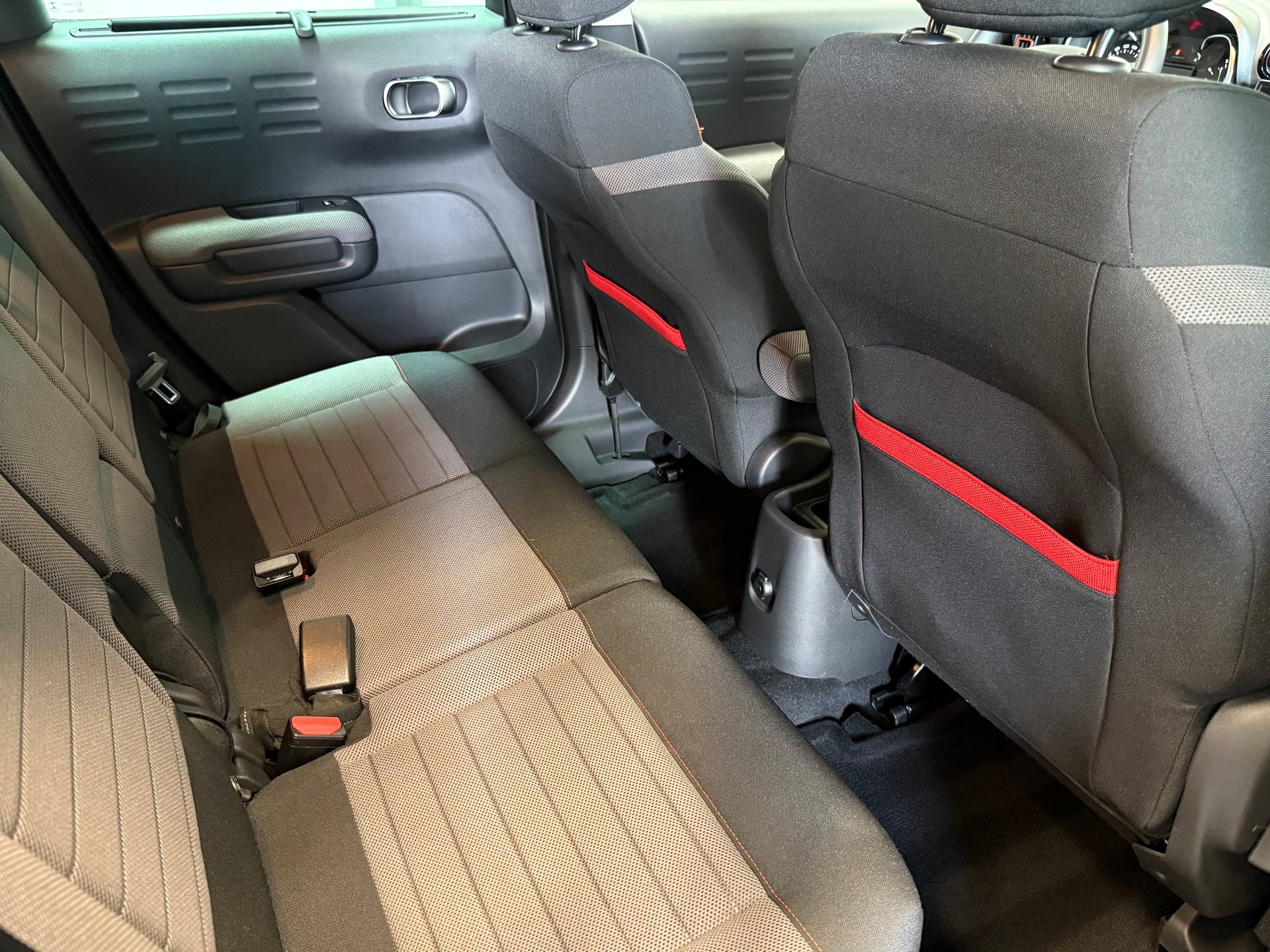 CITROEN C3 Aircross 1.2 PureTech 130 Shine-image-10