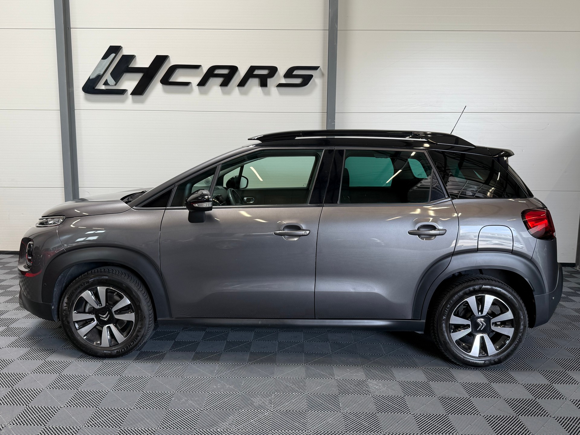 CITROEN C3 Aircross 1.2 PureTech 130 Shine-image-1