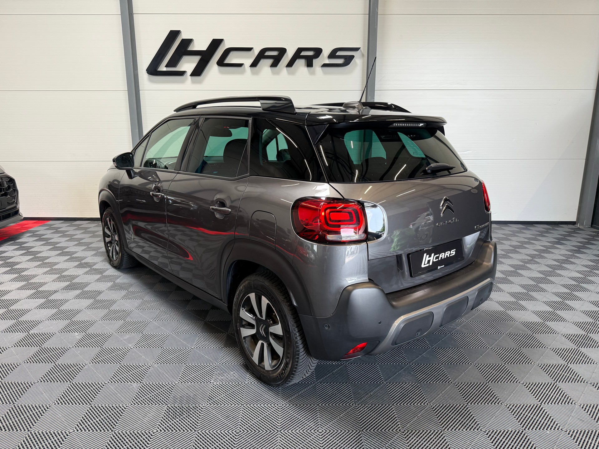 CITROEN C3 Aircross 1.2 PureTech 130 Shine-image-2