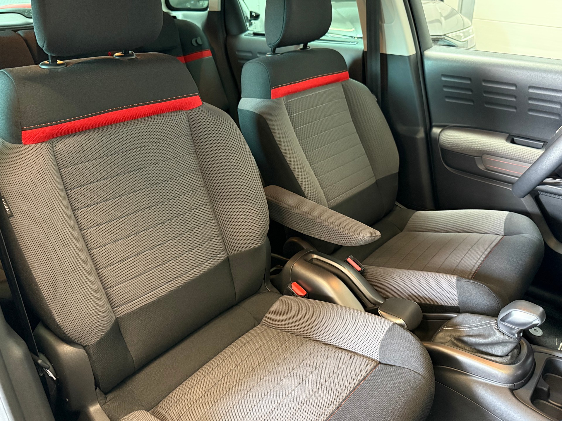 CITROEN C3 Aircross 1.2 PureTech 130 Shine-image-8