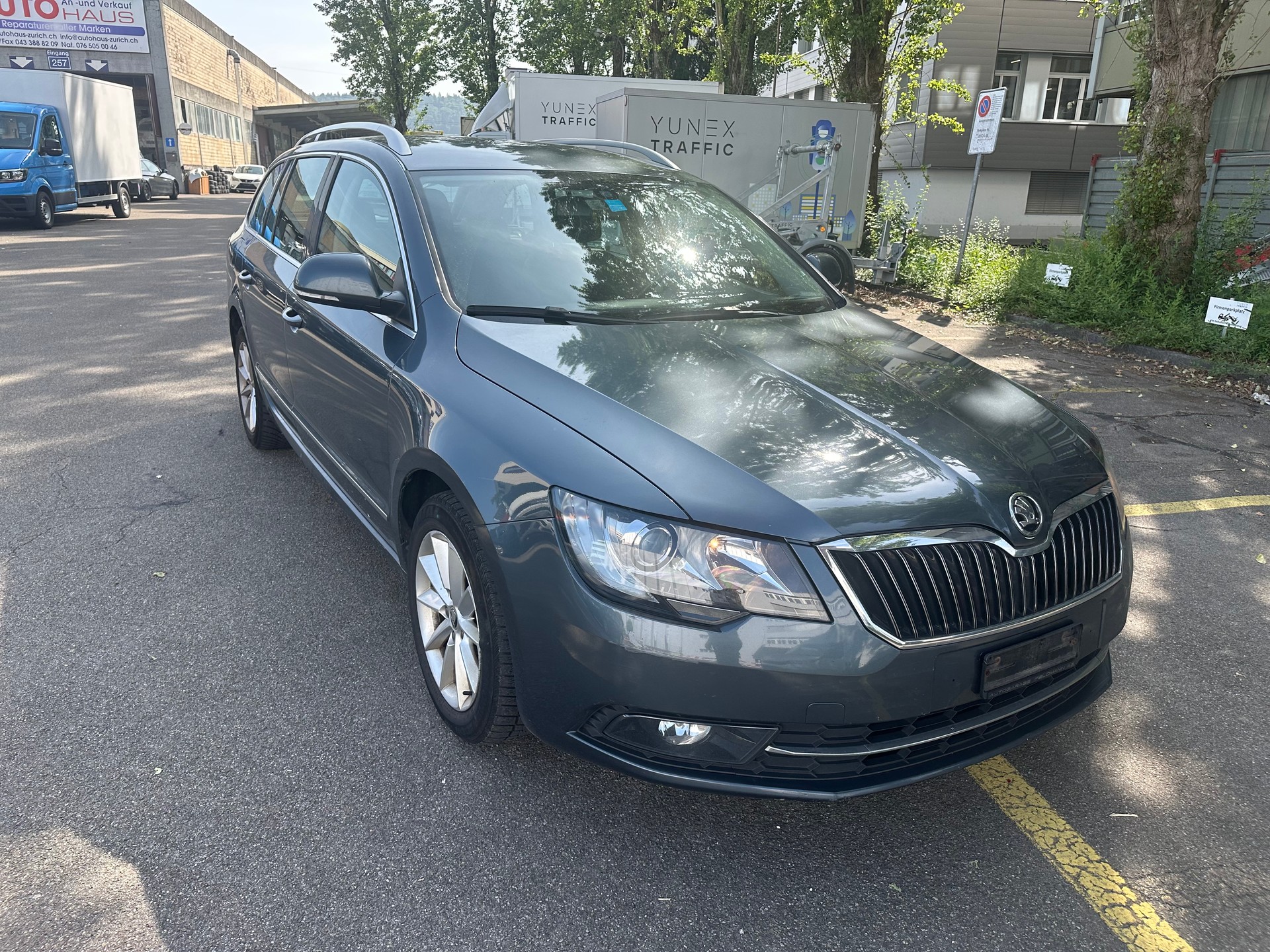 SKODA Superb Combi 1.6 TDi Business DSG-image-2
