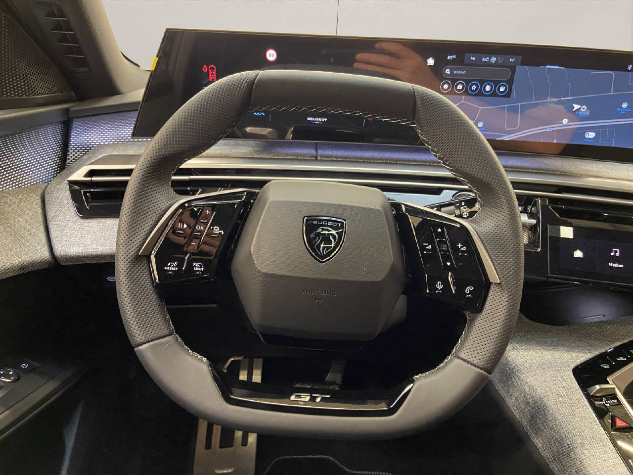PEUGEOT 5008 1.6 PHEV GT-image-8