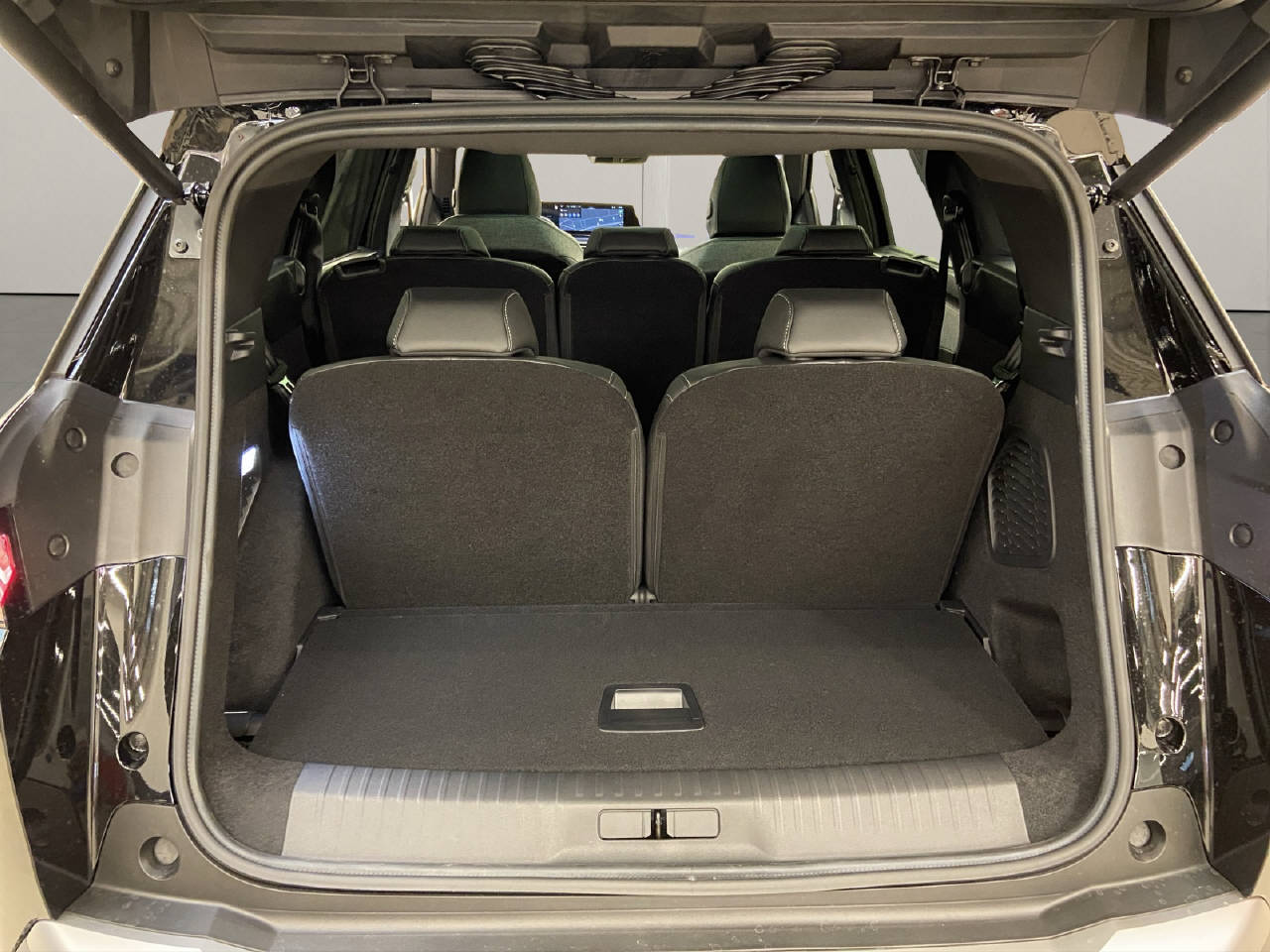 PEUGEOT 5008 1.6 PHEV GT-image-11