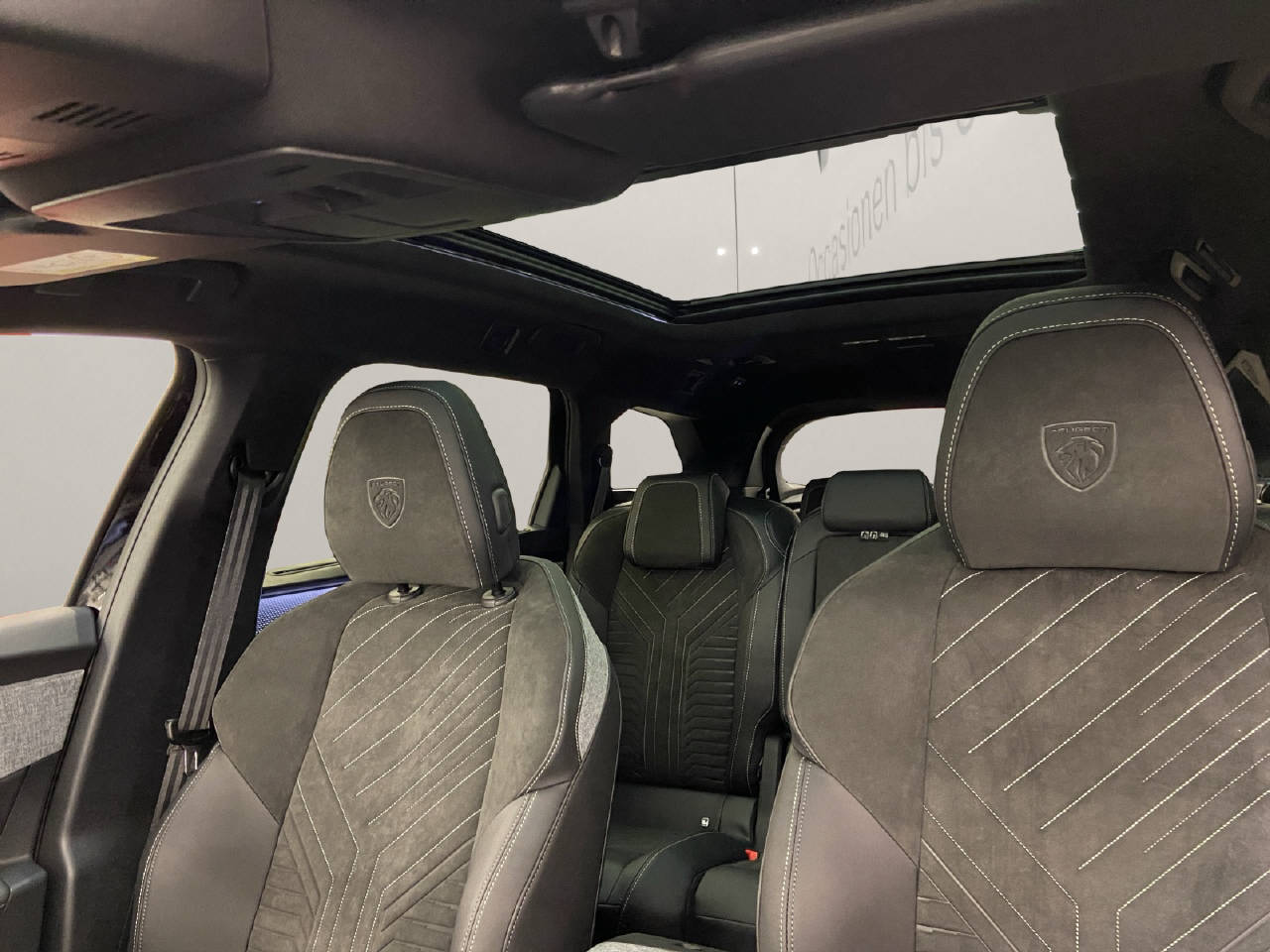 PEUGEOT 5008 1.6 PHEV GT-image-12
