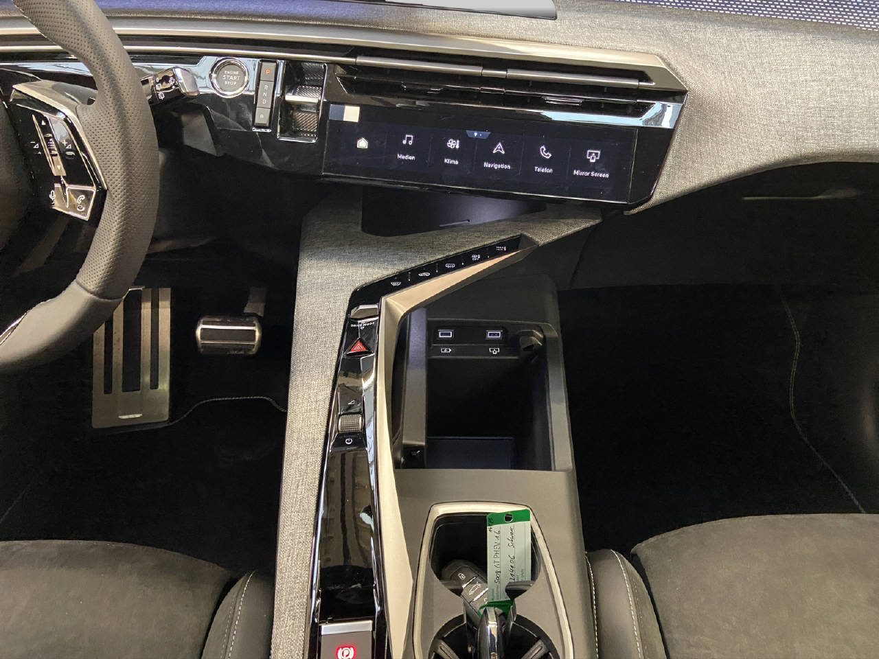 PEUGEOT 5008 1.6 PHEV GT-image-6