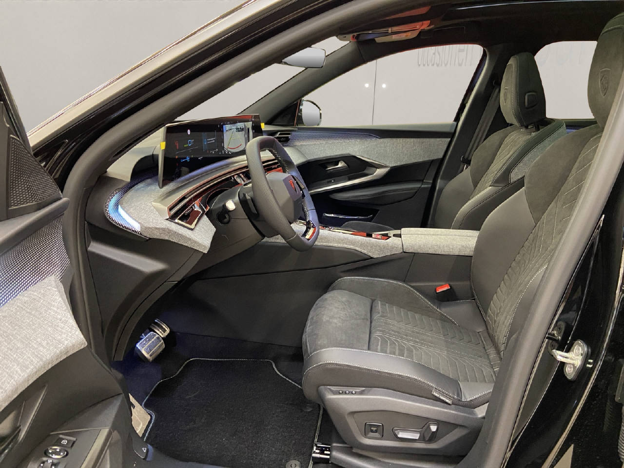 PEUGEOT 5008 1.6 PHEV GT-image-4