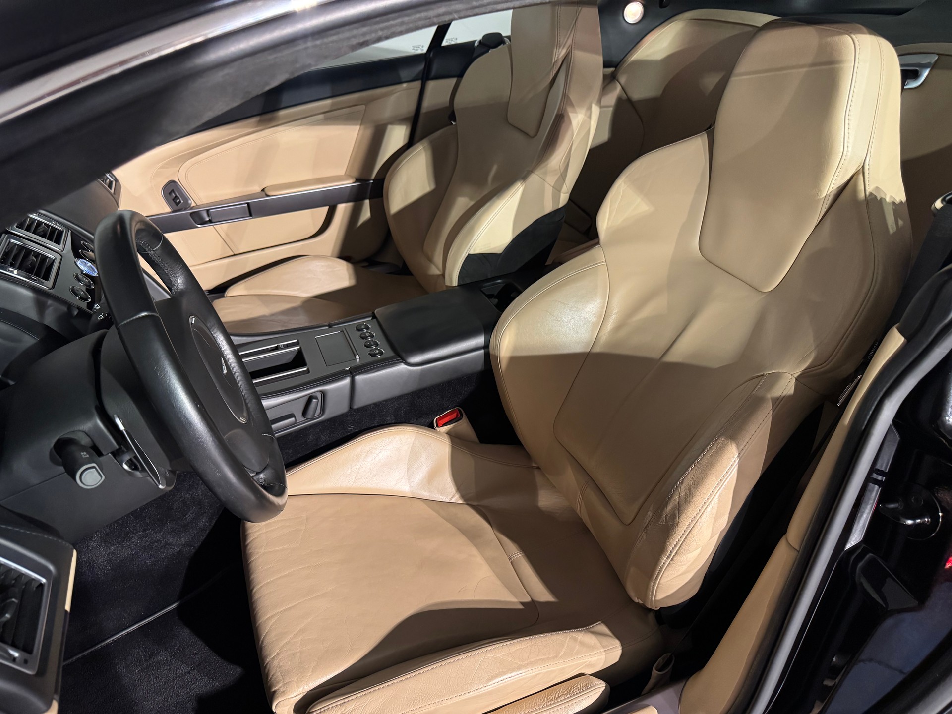 ASTON MARTIN DB9 Touchtronic 2-image-8