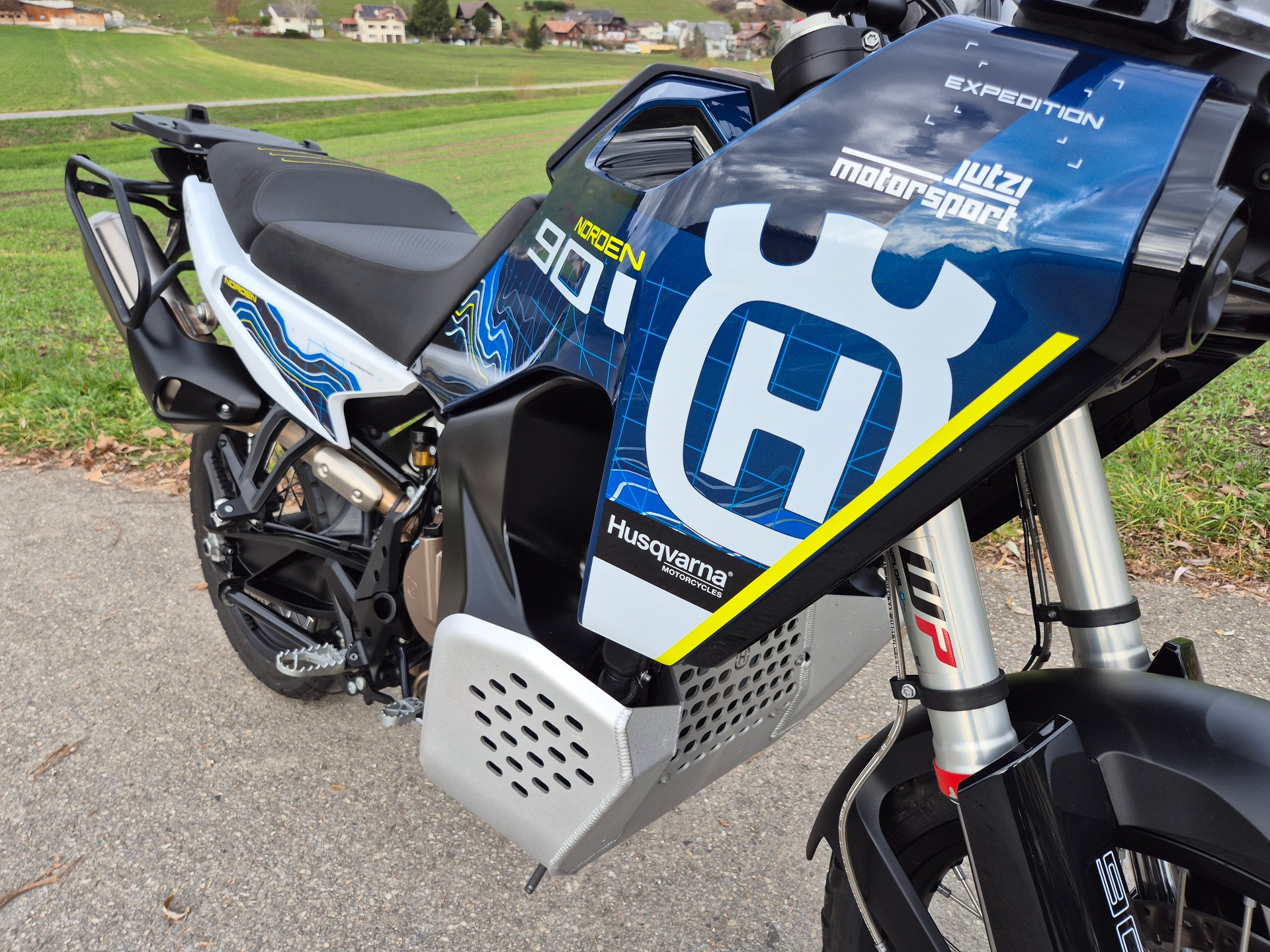 HUSQVARNA Norden 901 Expedition-image-2