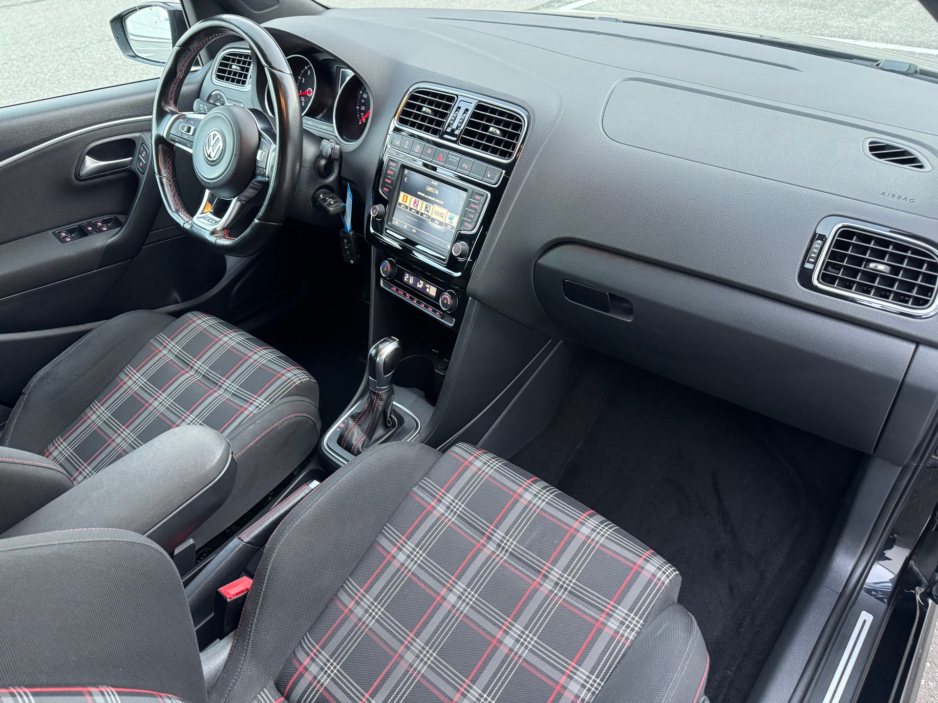 VW Polo 1.8 TSI GTI DSG-image-11