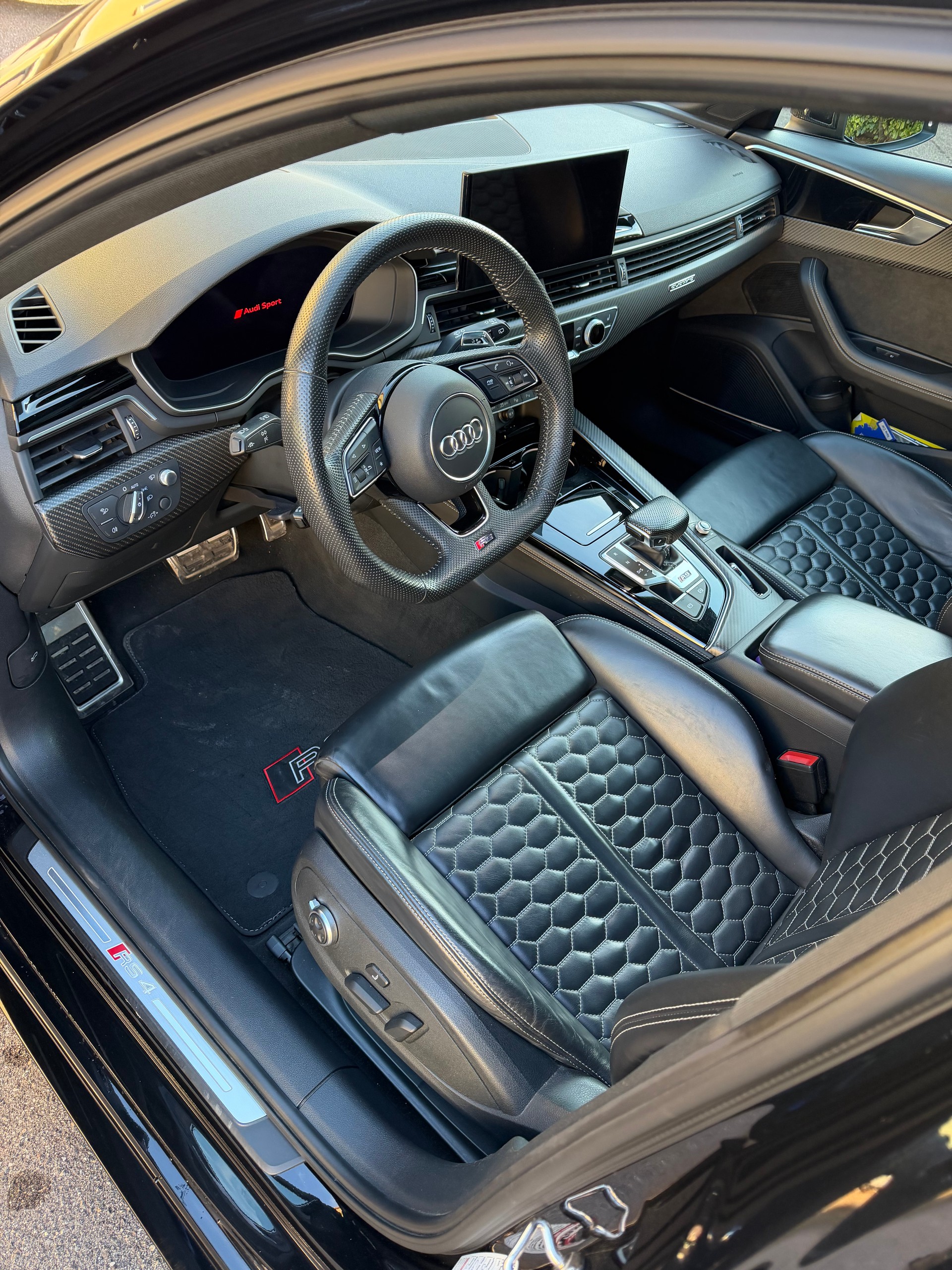 AUDI RS4 Avant quattro tiptronic-image-4