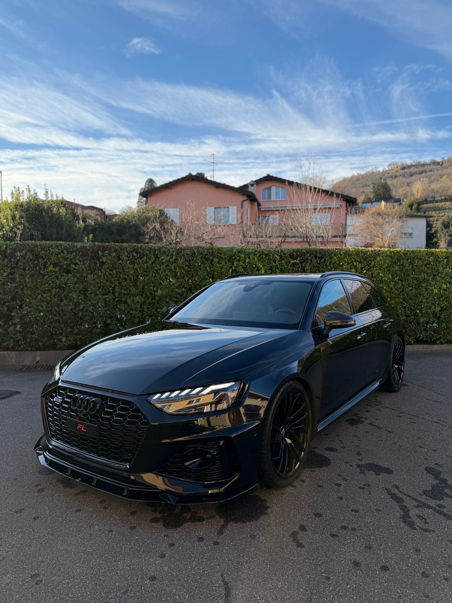 AUDI RS4 Avant quattro tiptronic-image-0