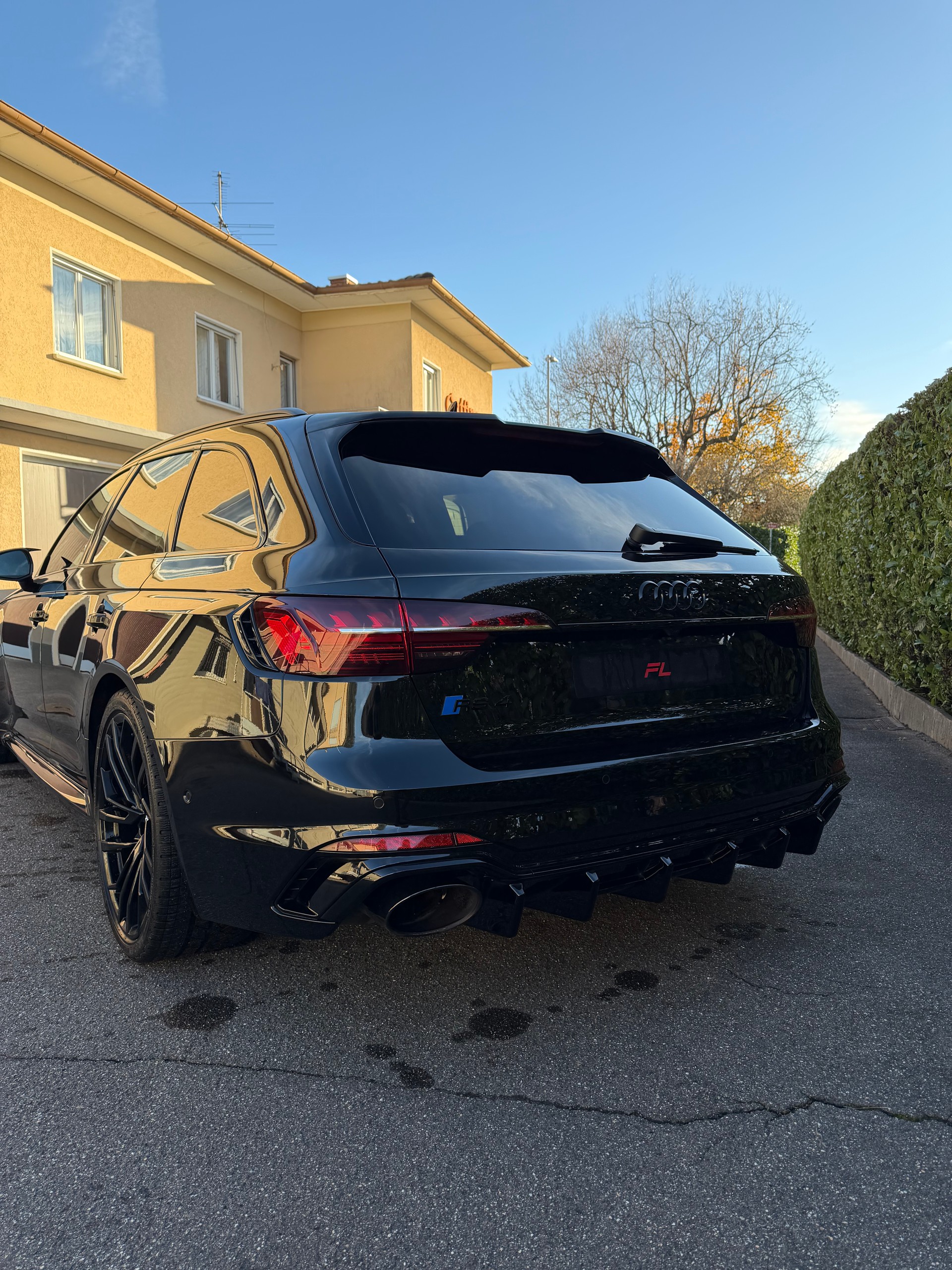 AUDI RS4 Avant quattro tiptronic-image-3