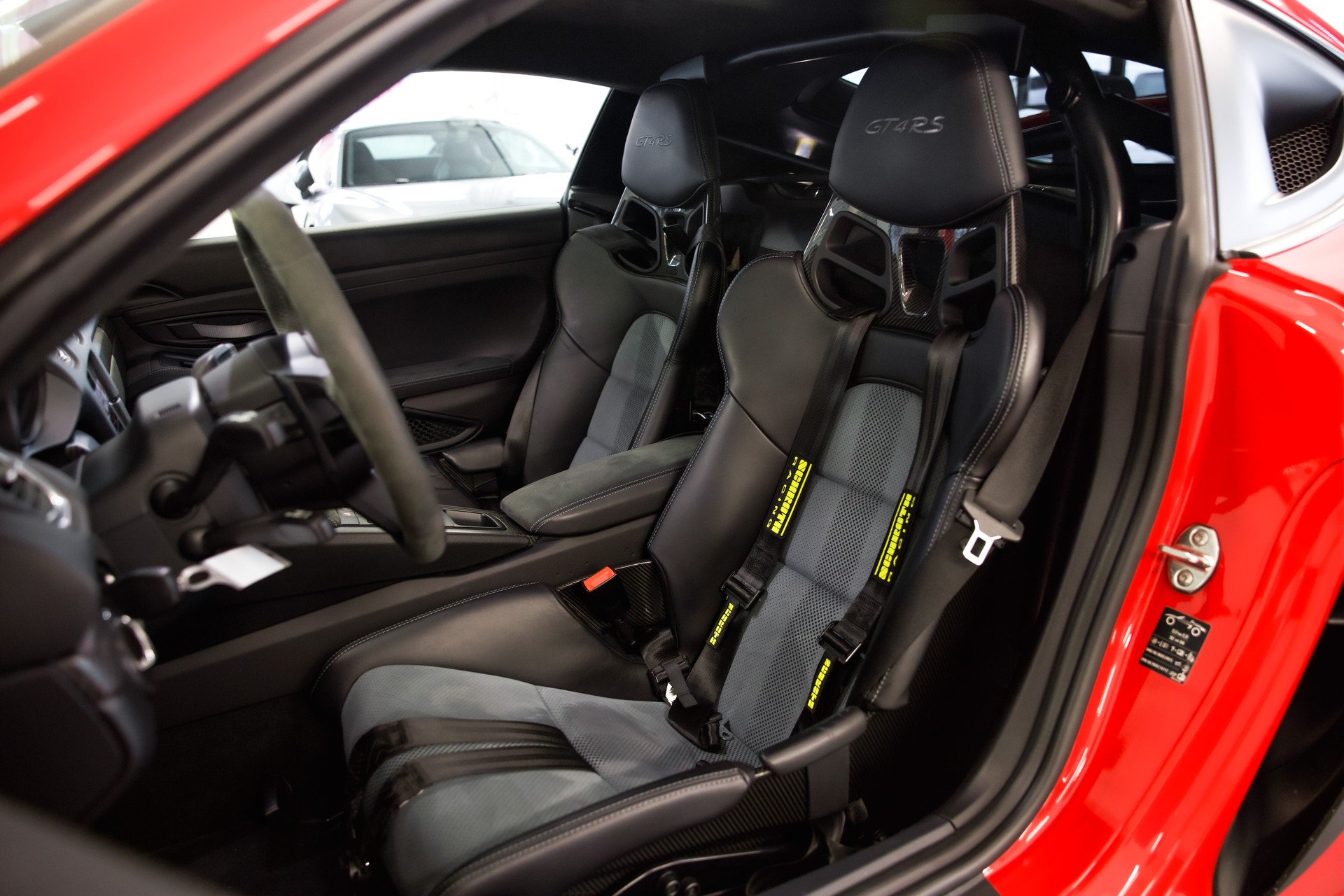 PORSCHE Cayman 718 GT4 RS PDK-image-17