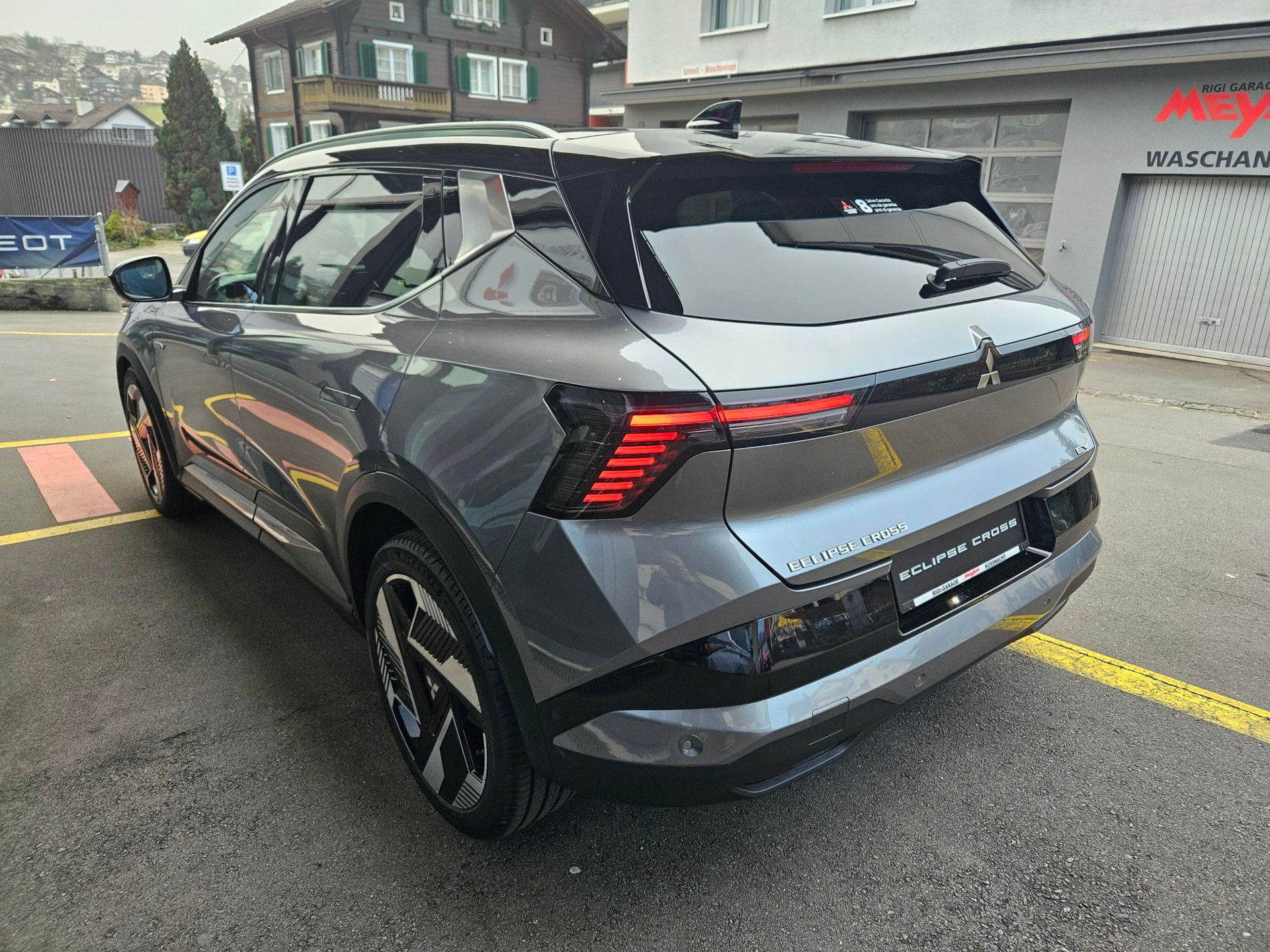 MITSUBISHI Eclipse Cross Instyle-showroom-element-2