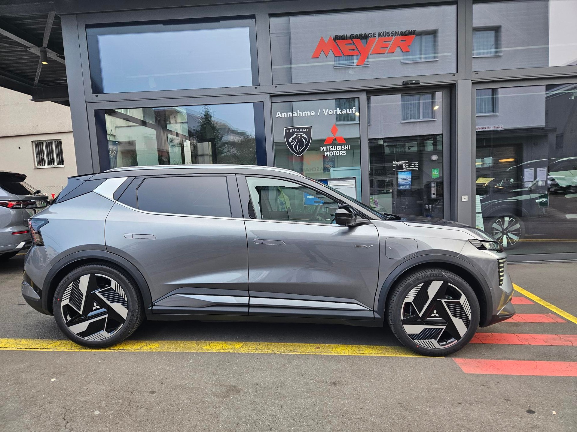 MITSUBISHI Eclipse Cross Instyle-showroom-element-1