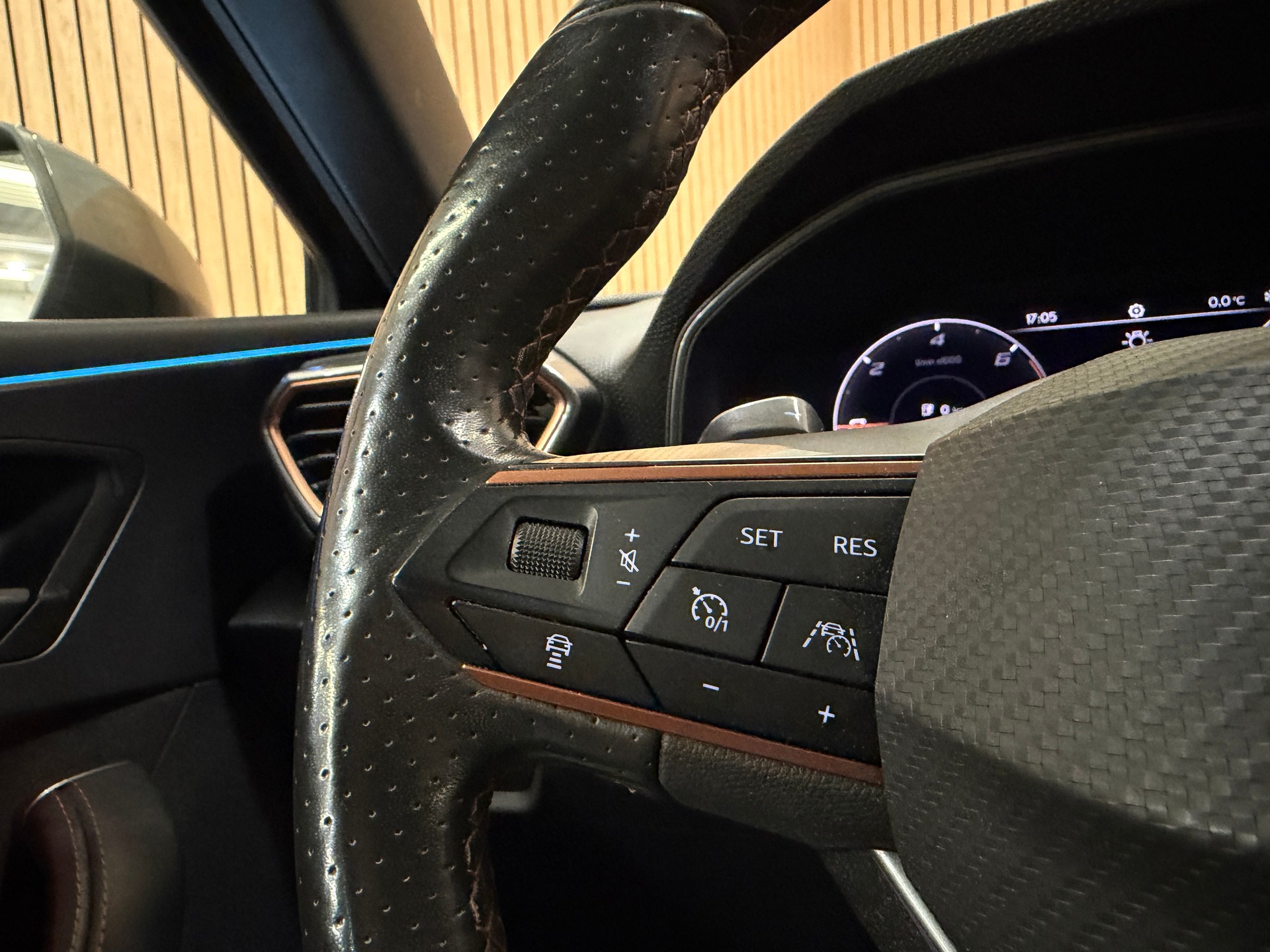 CUPRA LEON ST 1.4 e-HYBRID pHEV DSG-image-6