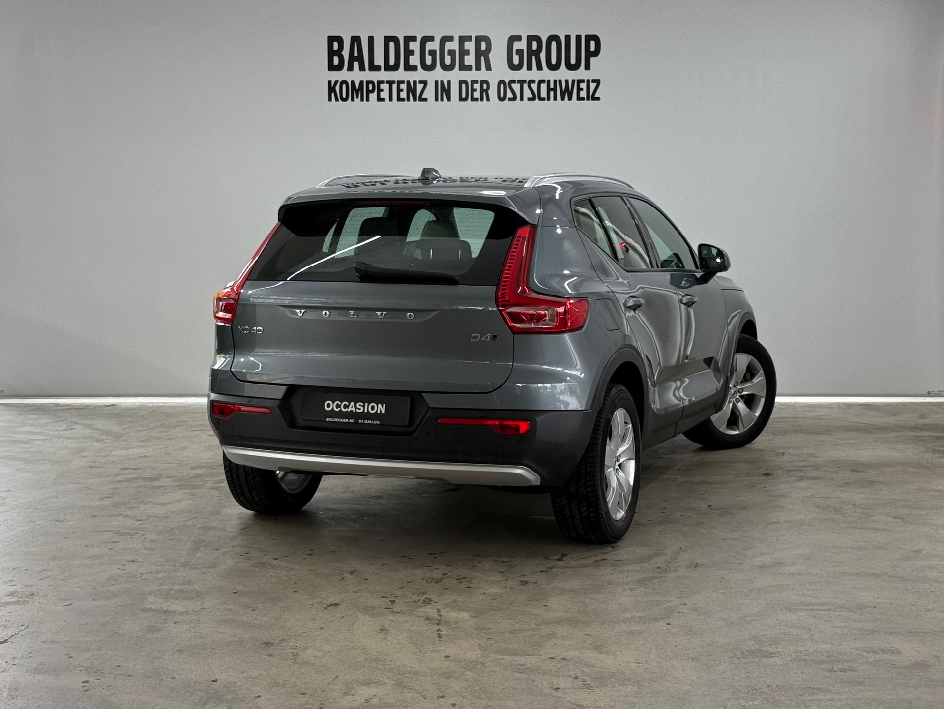 VOLVO XC40 2.0 D4 Momentum AWD-image-2