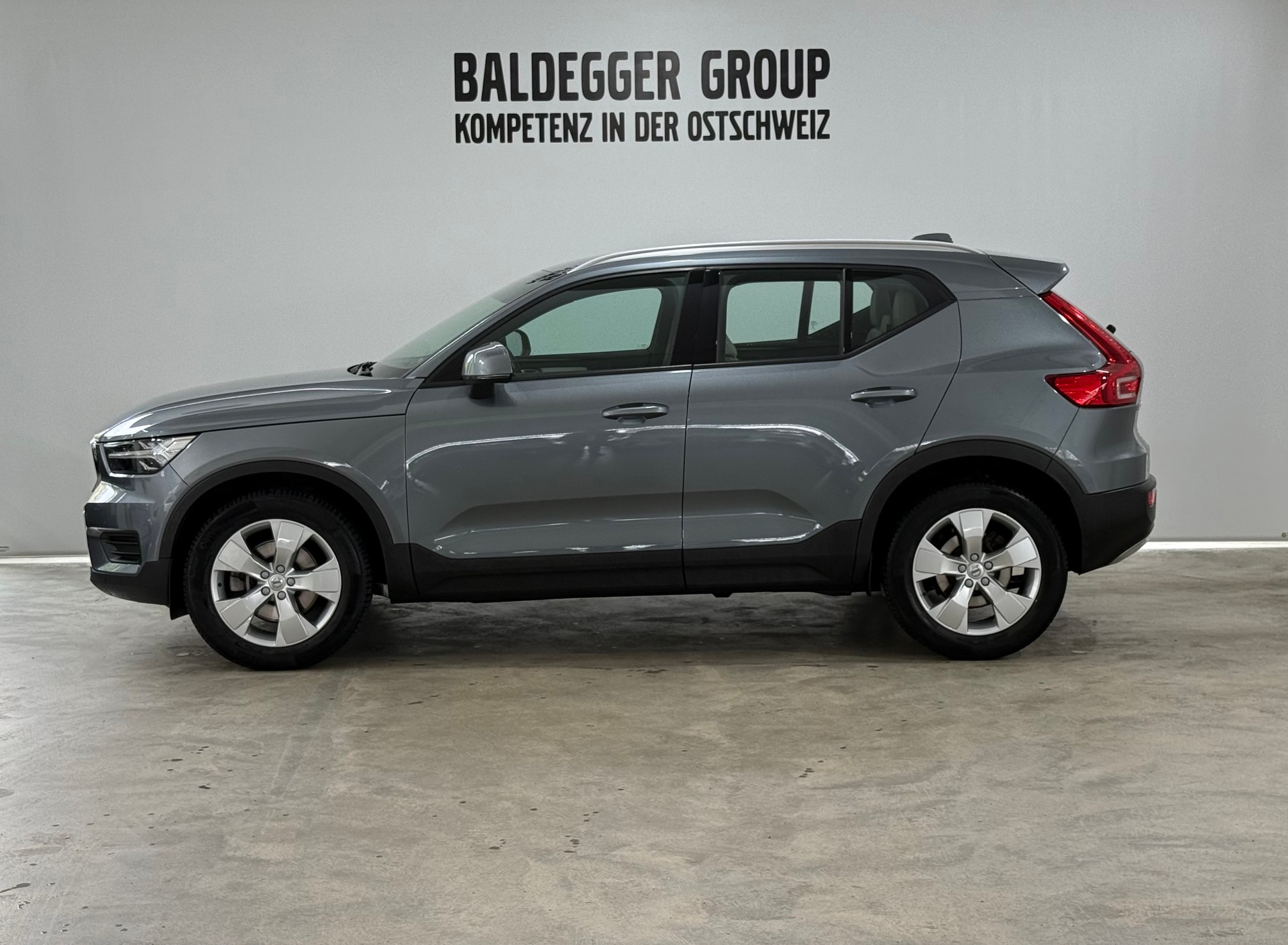 VOLVO XC40 2.0 D4 Momentum AWD-image-1