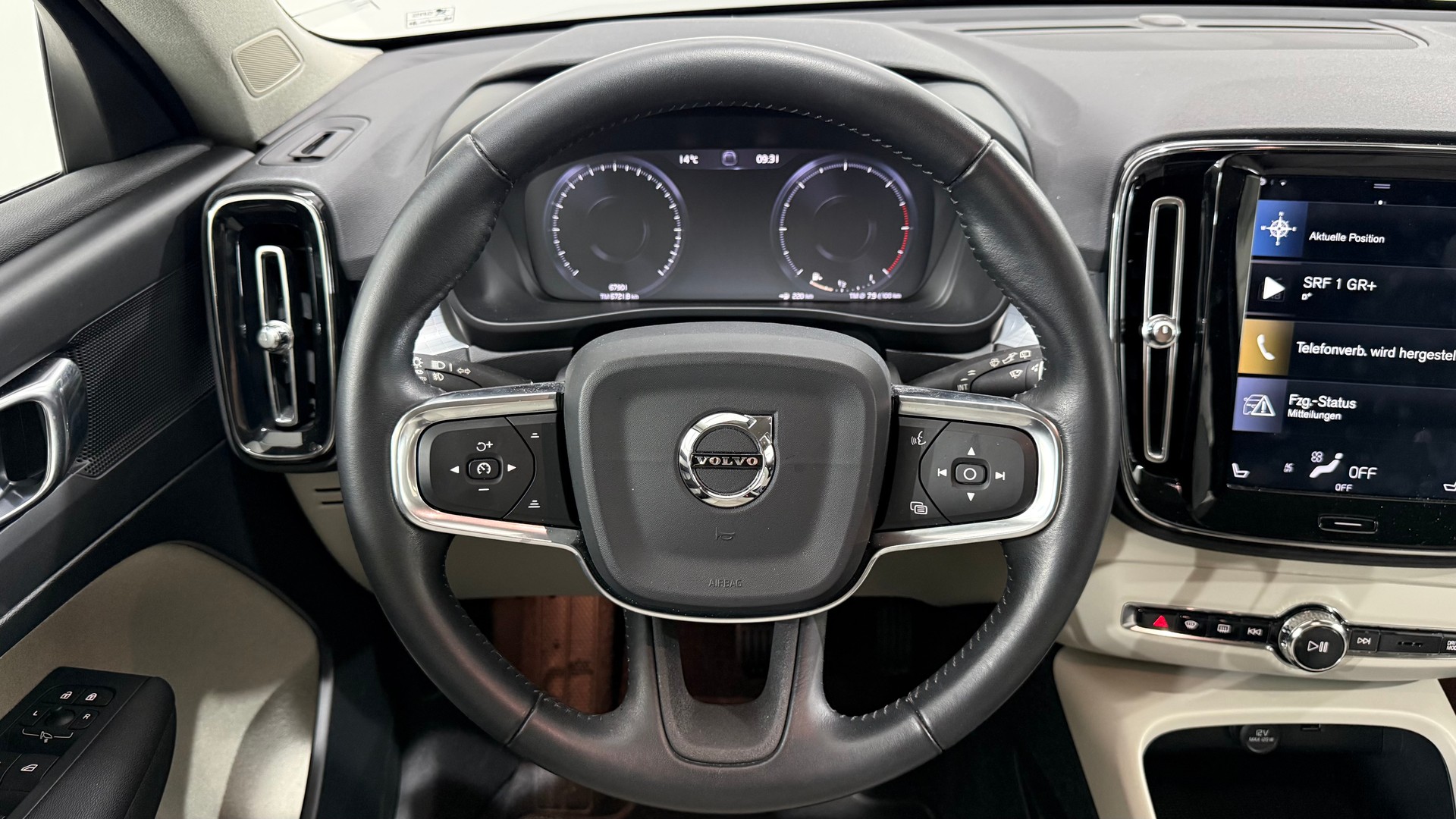 VOLVO XC40 2.0 D4 Momentum AWD-image-12